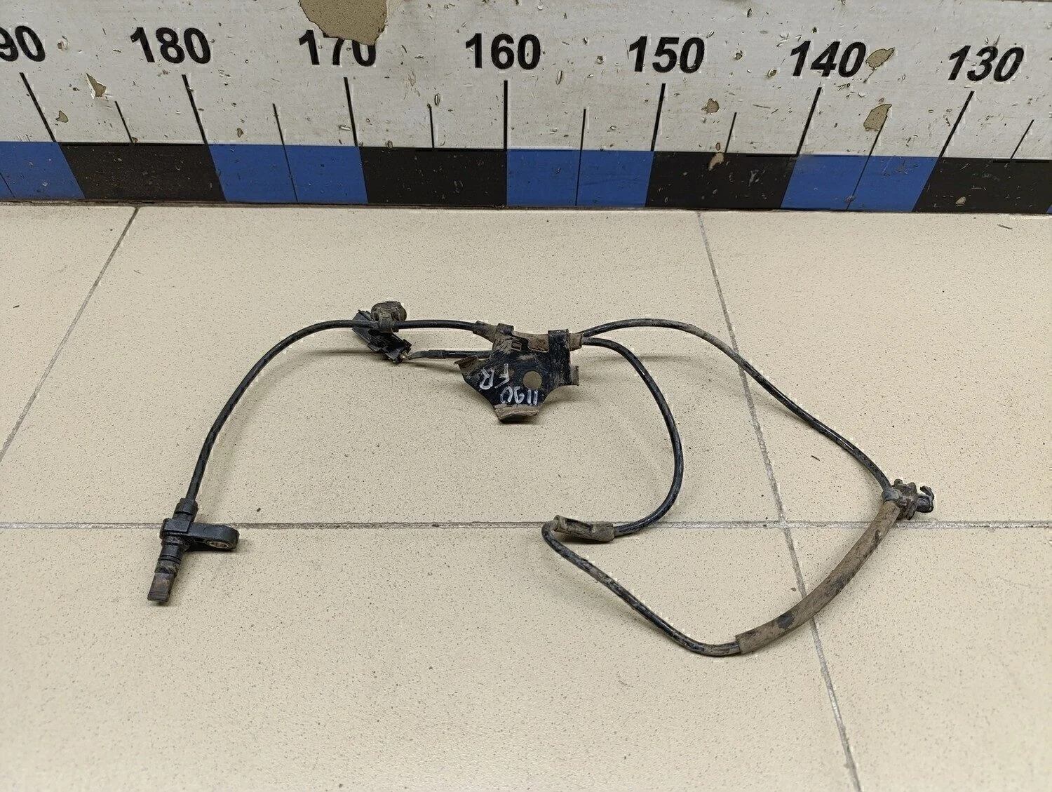 Датчик ABS передний правый Corolla E15 2006-2013