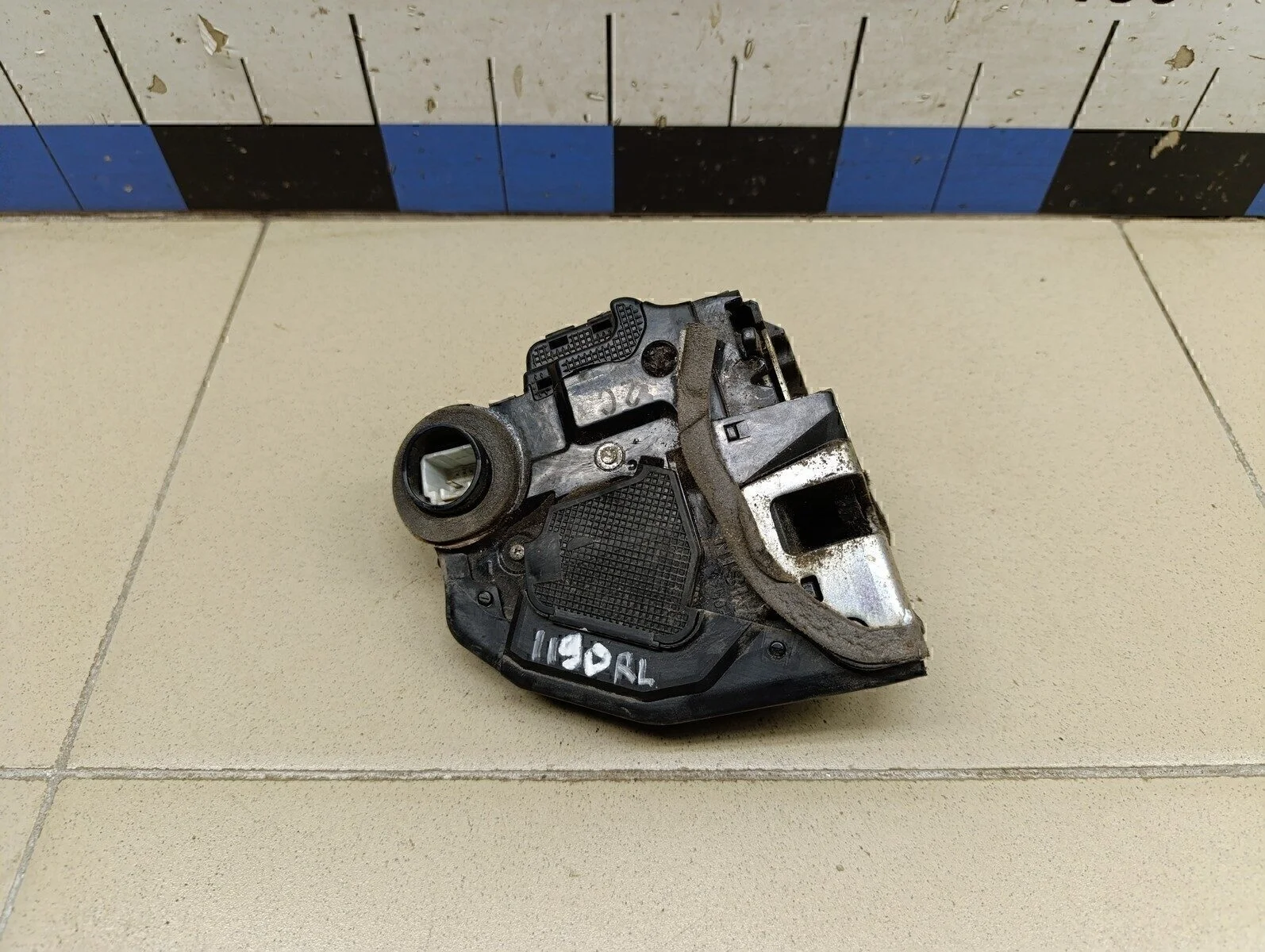 Замок двери задней левой Corolla E15 2006-2013