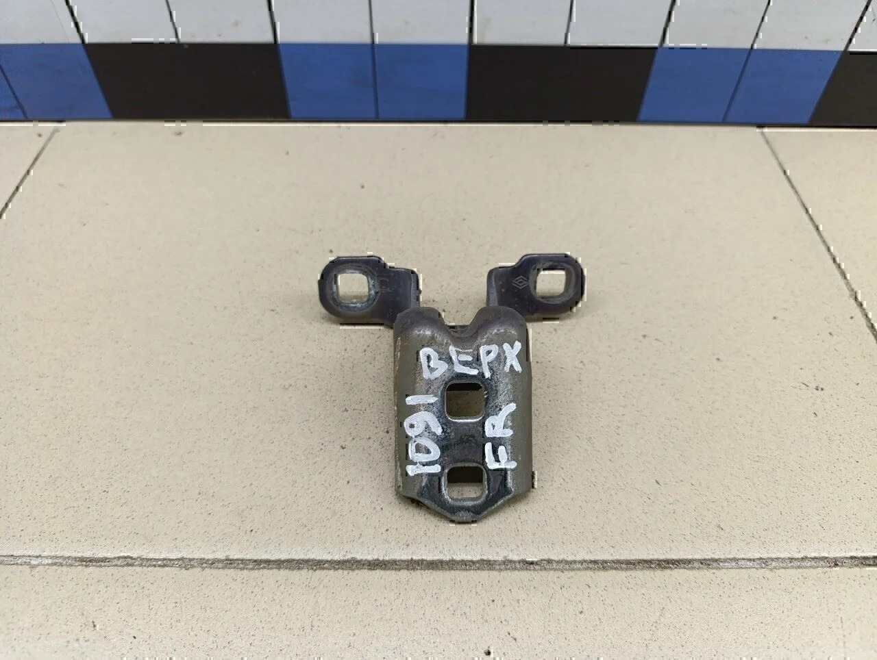 Петля двери Megane II 2002-2009