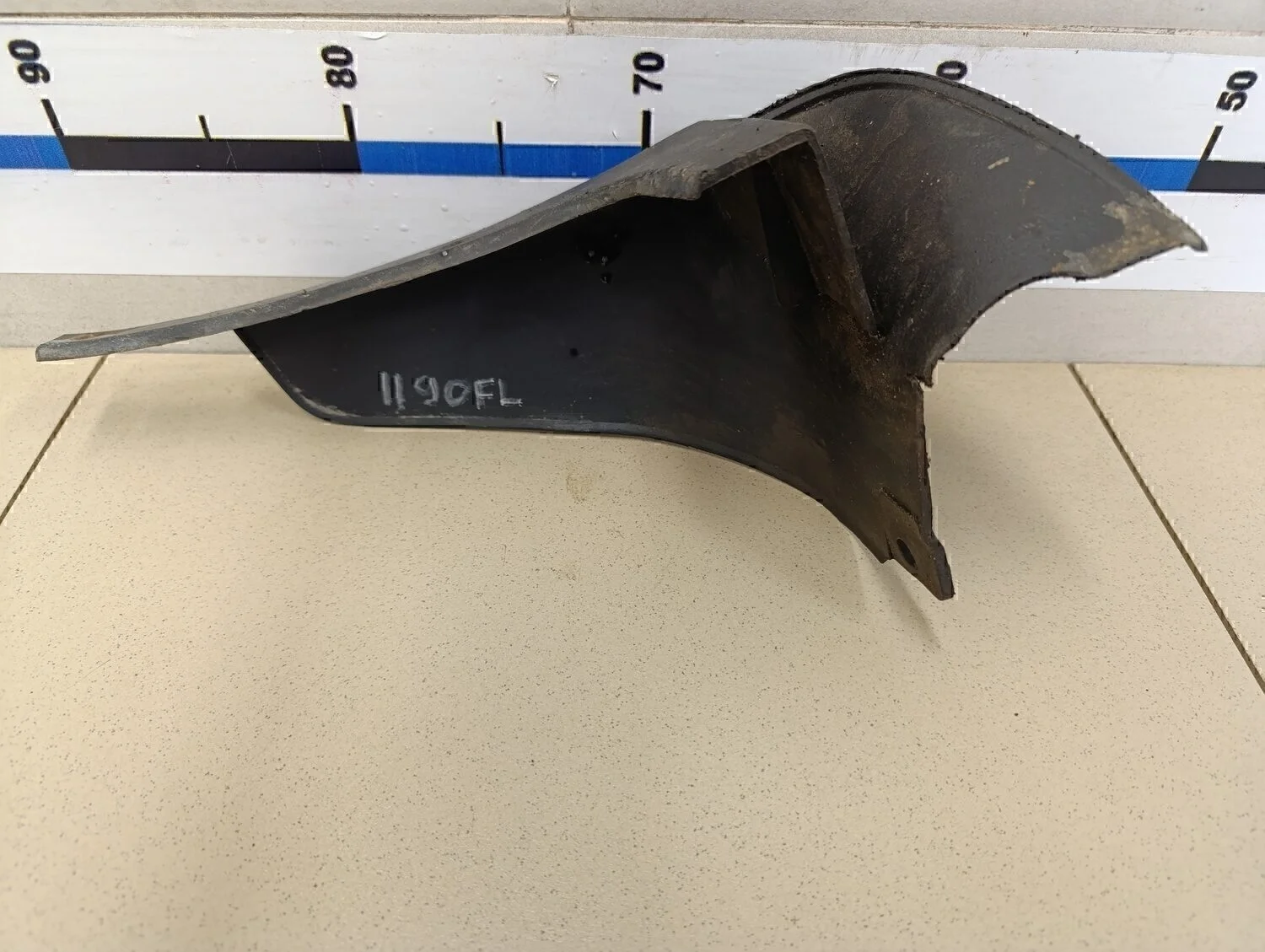 Брызговик передний левый Corolla E15 2006-2013