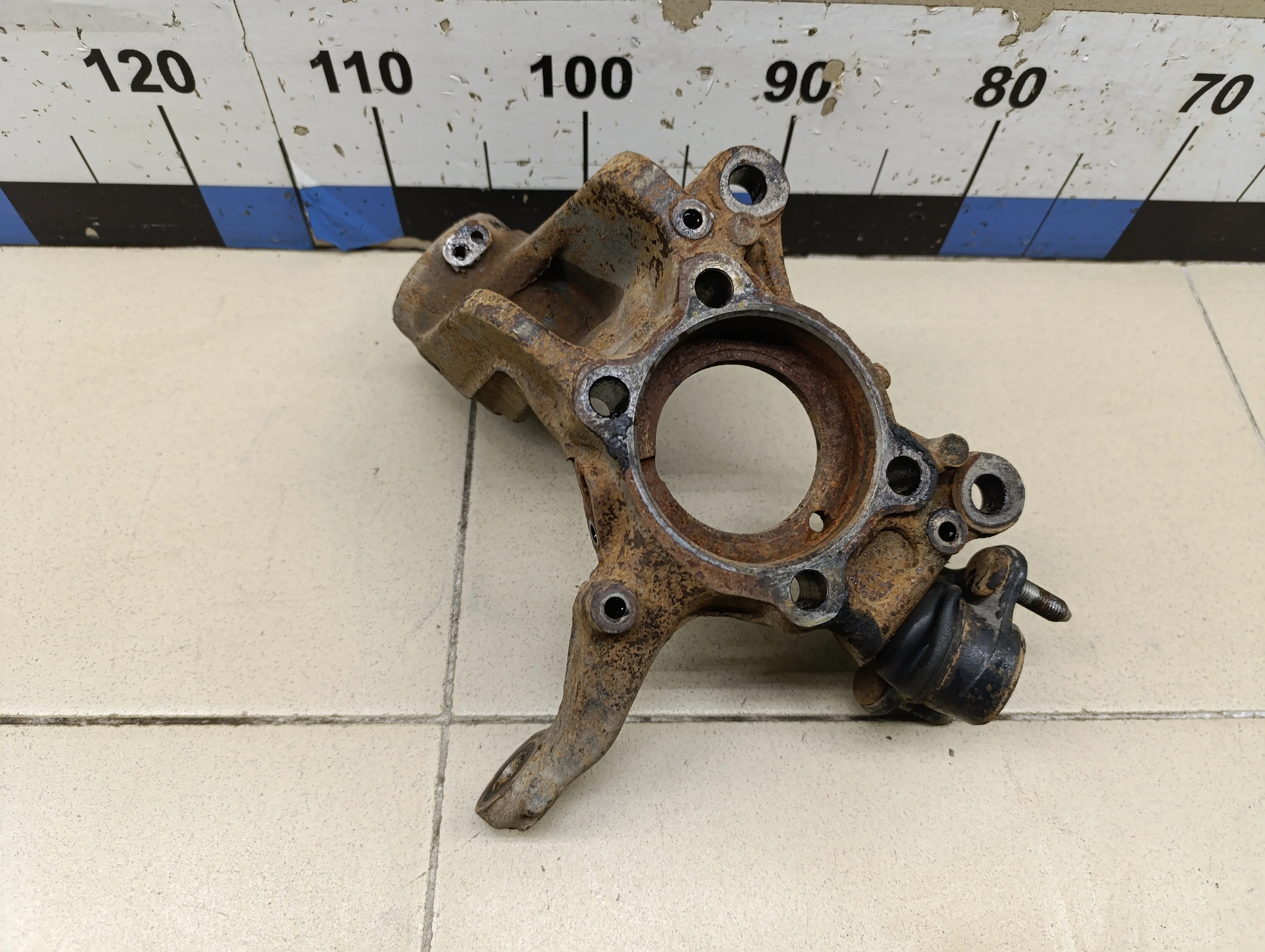 Кулак поворотный передний правый Tiguan 2007-2011