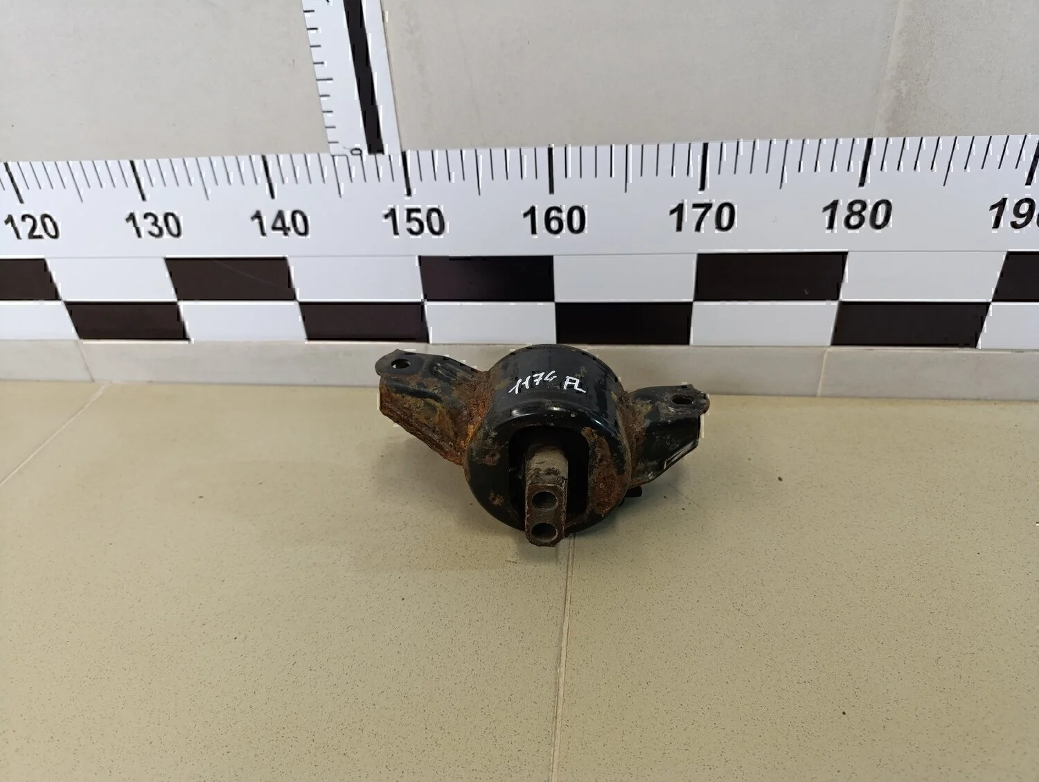 Опора КПП левая Solaris 2010-2017