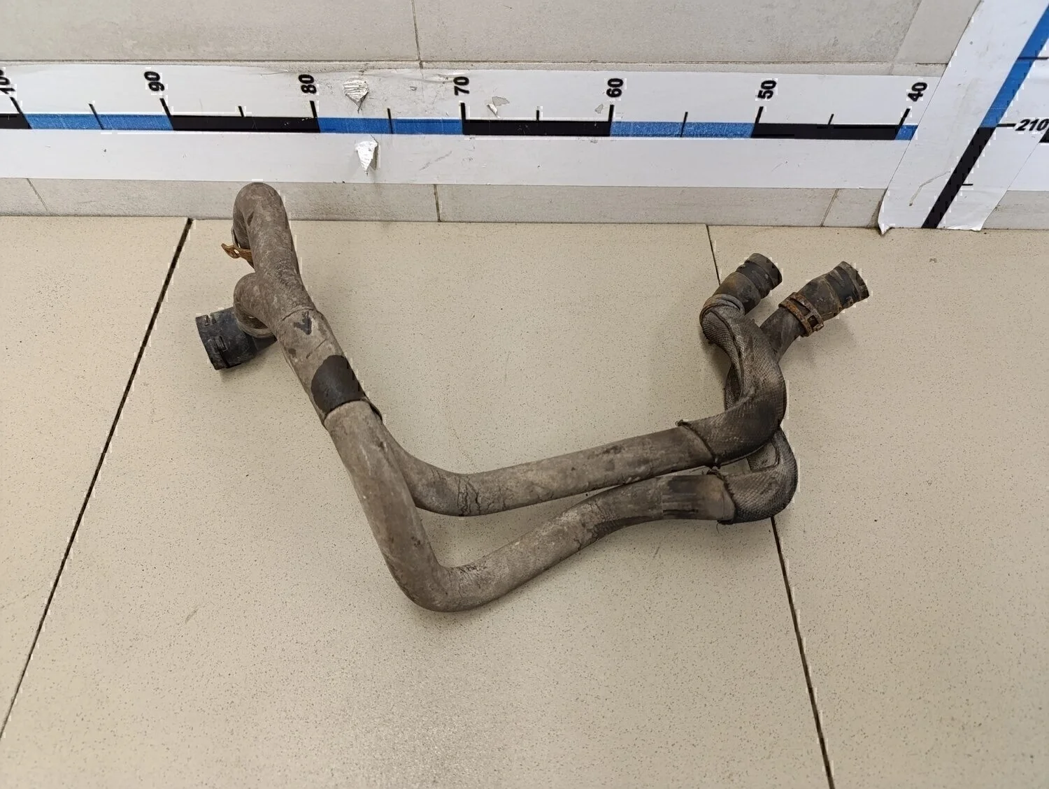 Патрубок отопителя Scirocco 2008>