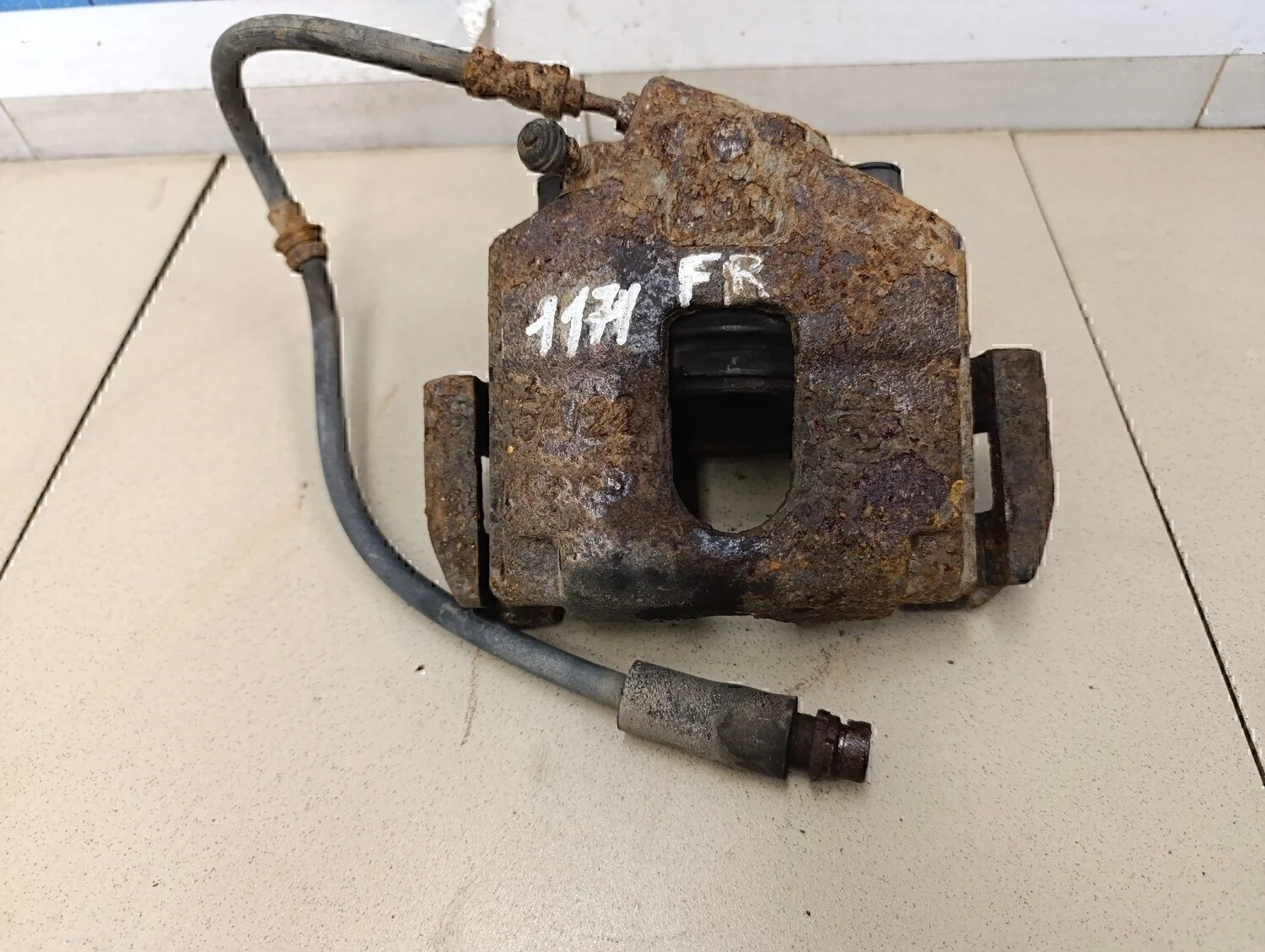 Суппорт передний правый Fiesta 1995-2000