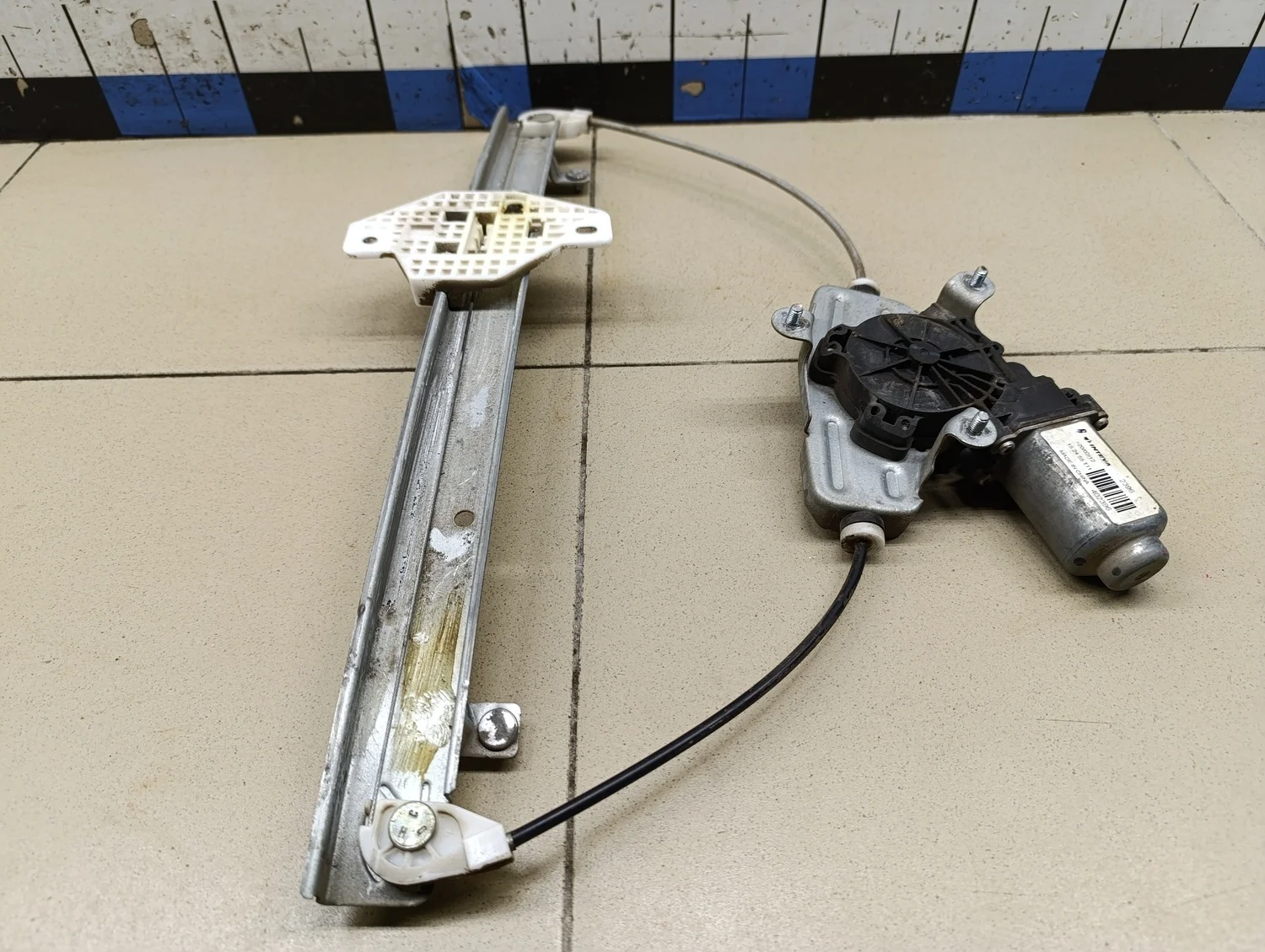 Стеклоподъемник электр. задний левый Solaris 2010-2017