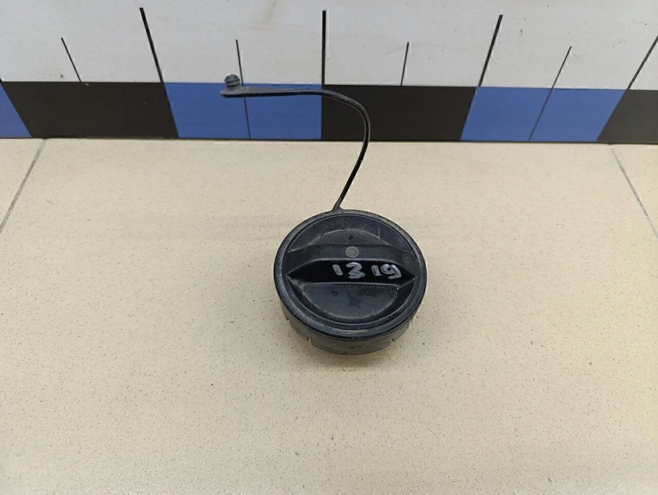 Крышка топливного бака Avensis II 2003-2008