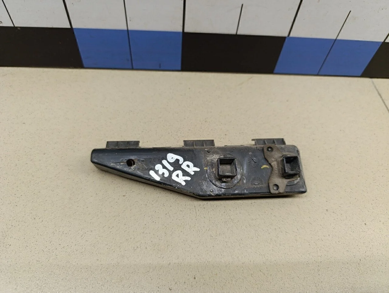 Кронштейн заднего бампера правый Corolla E12 2001-2006