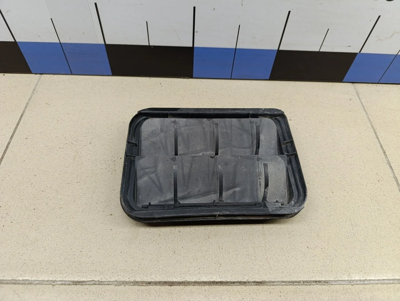 Решетка вентиляционная Logan 2005-2014