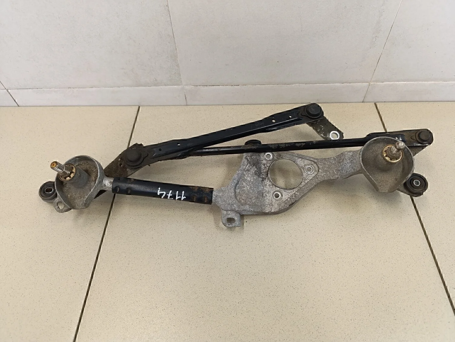 Трапеция стеклоочистителей Solaris 2010-2017