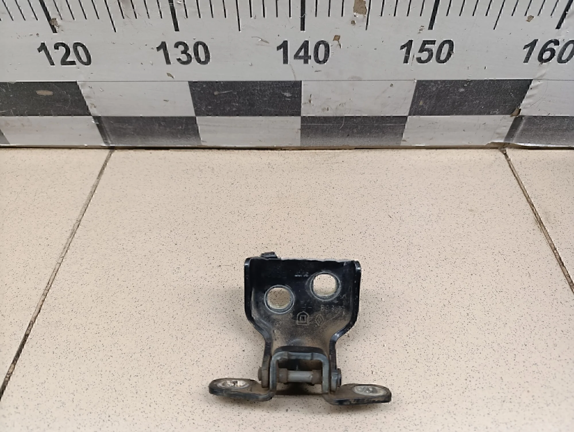 Петля двери Duster 2012>