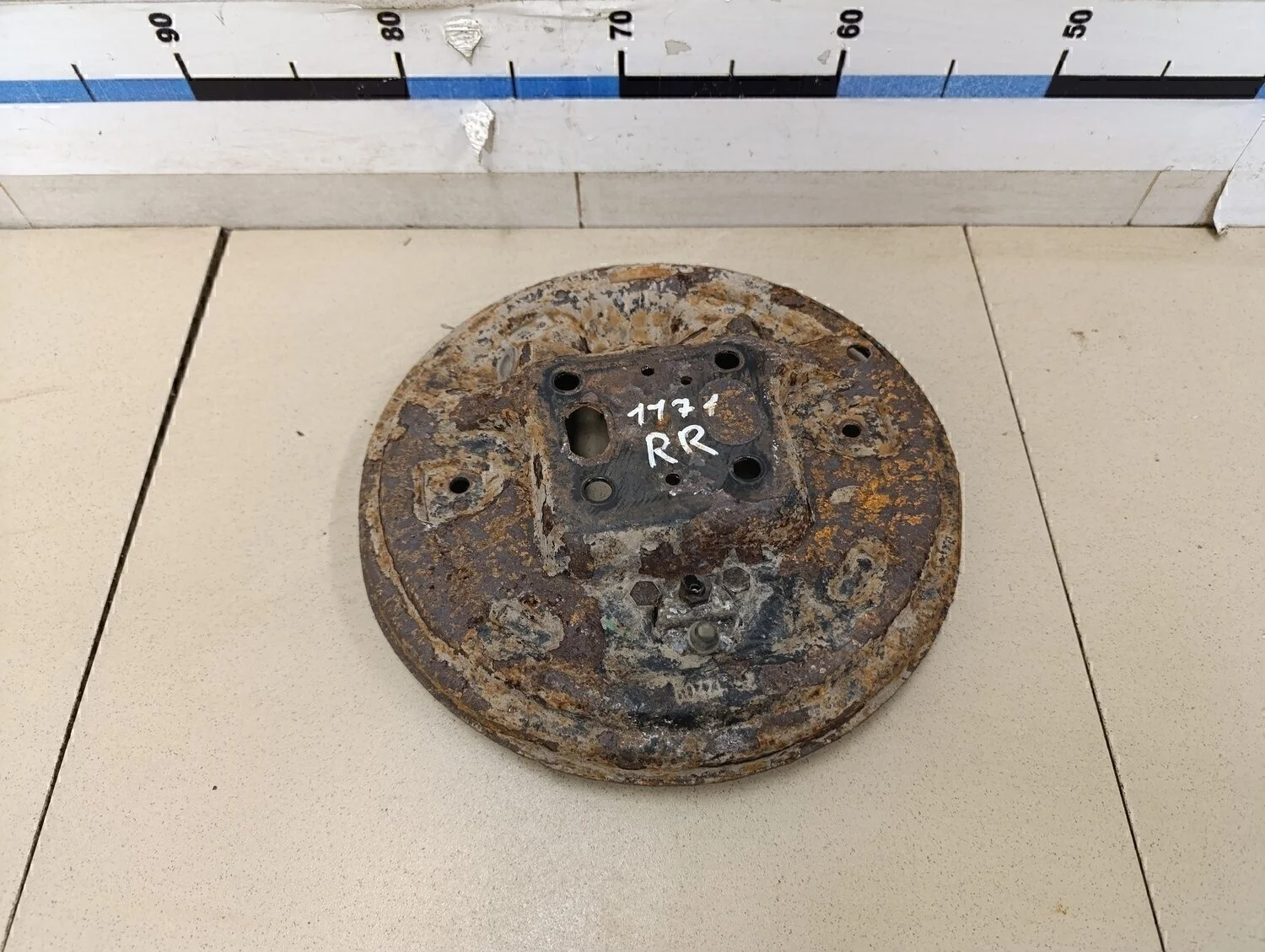 Щит опорный задний правый Fusion 2002-2012