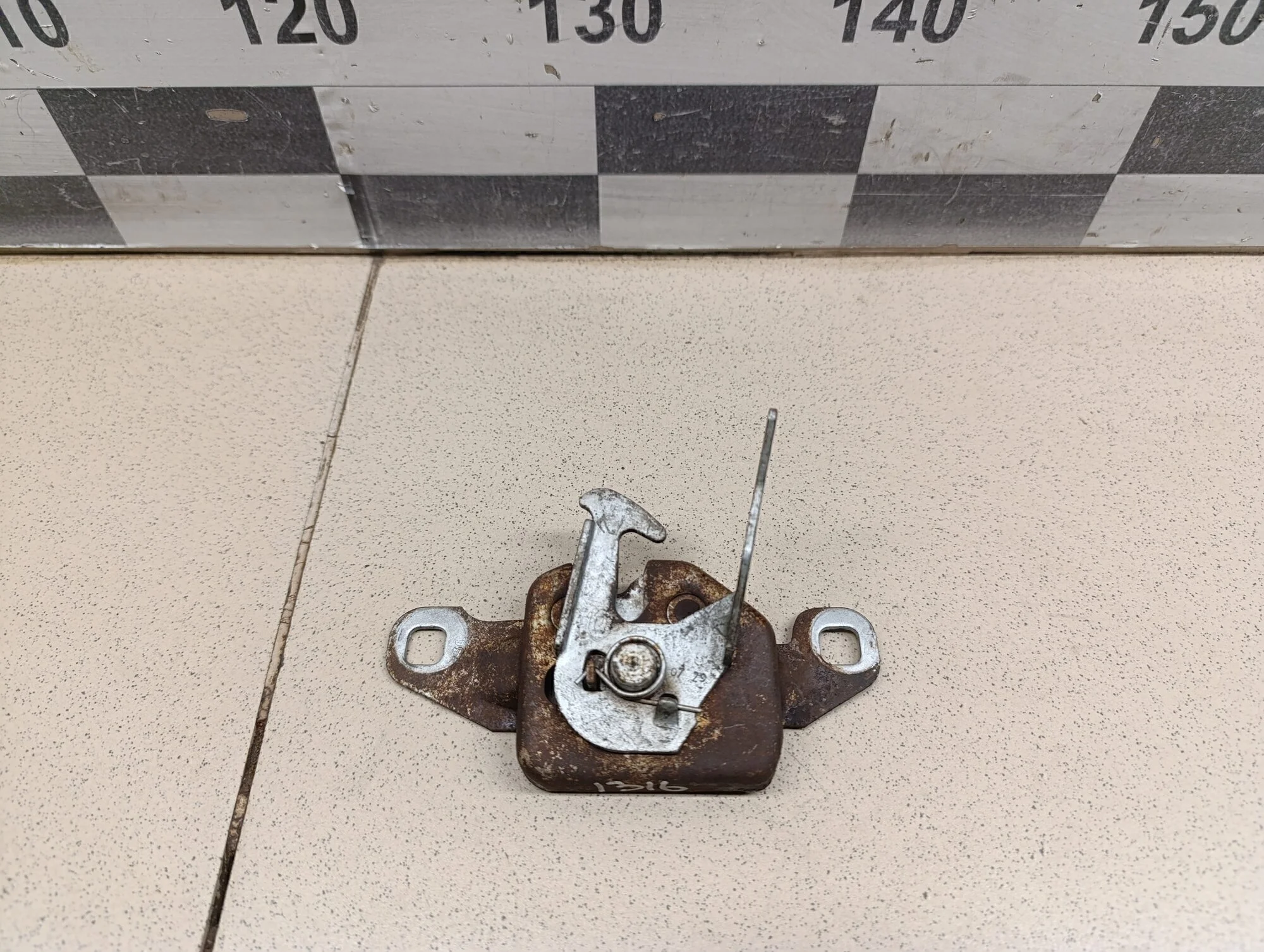 Замок капота Logan 2005-2014