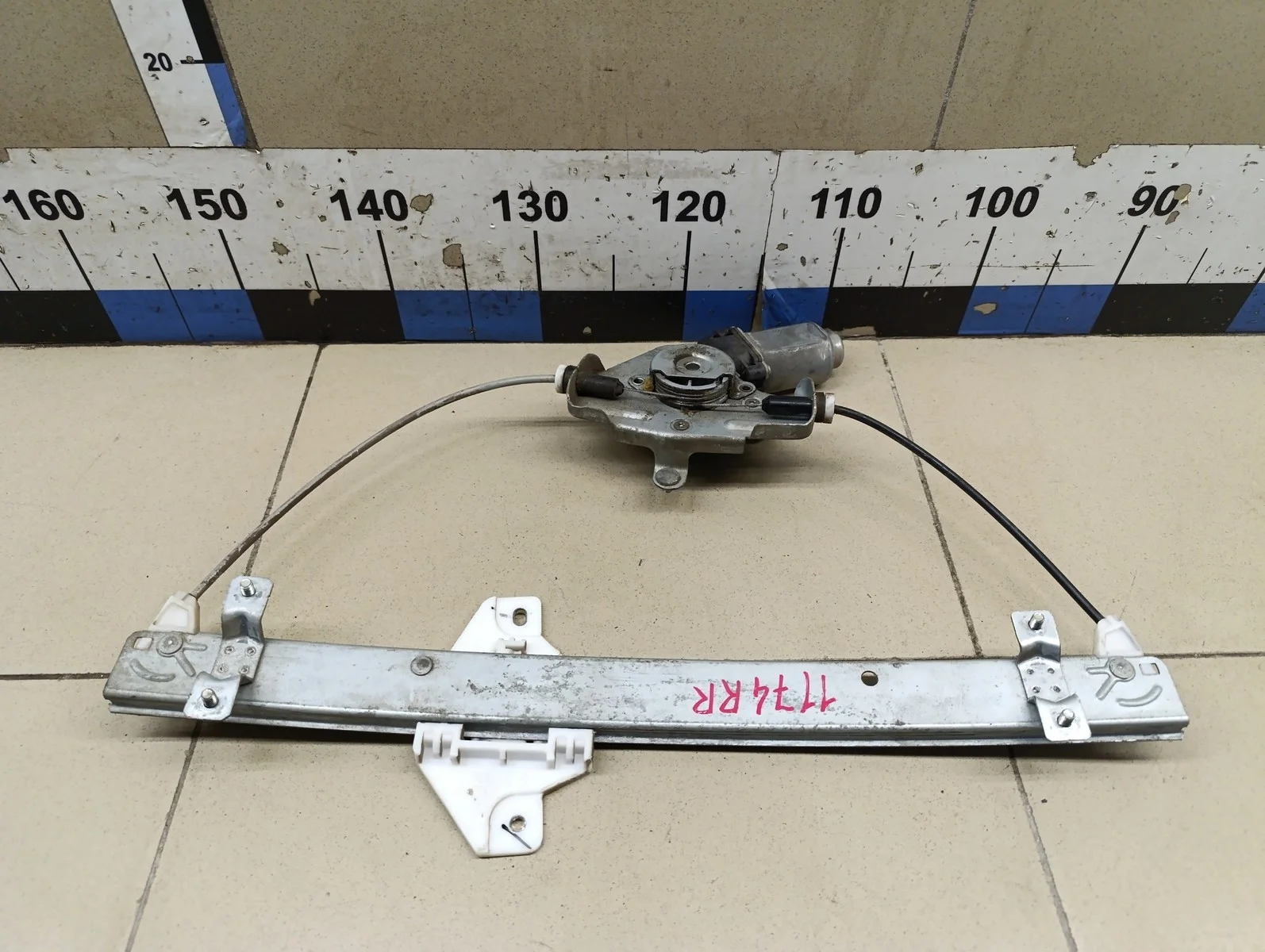Стеклоподъемник электр. задний правый Solaris 2010-2017
