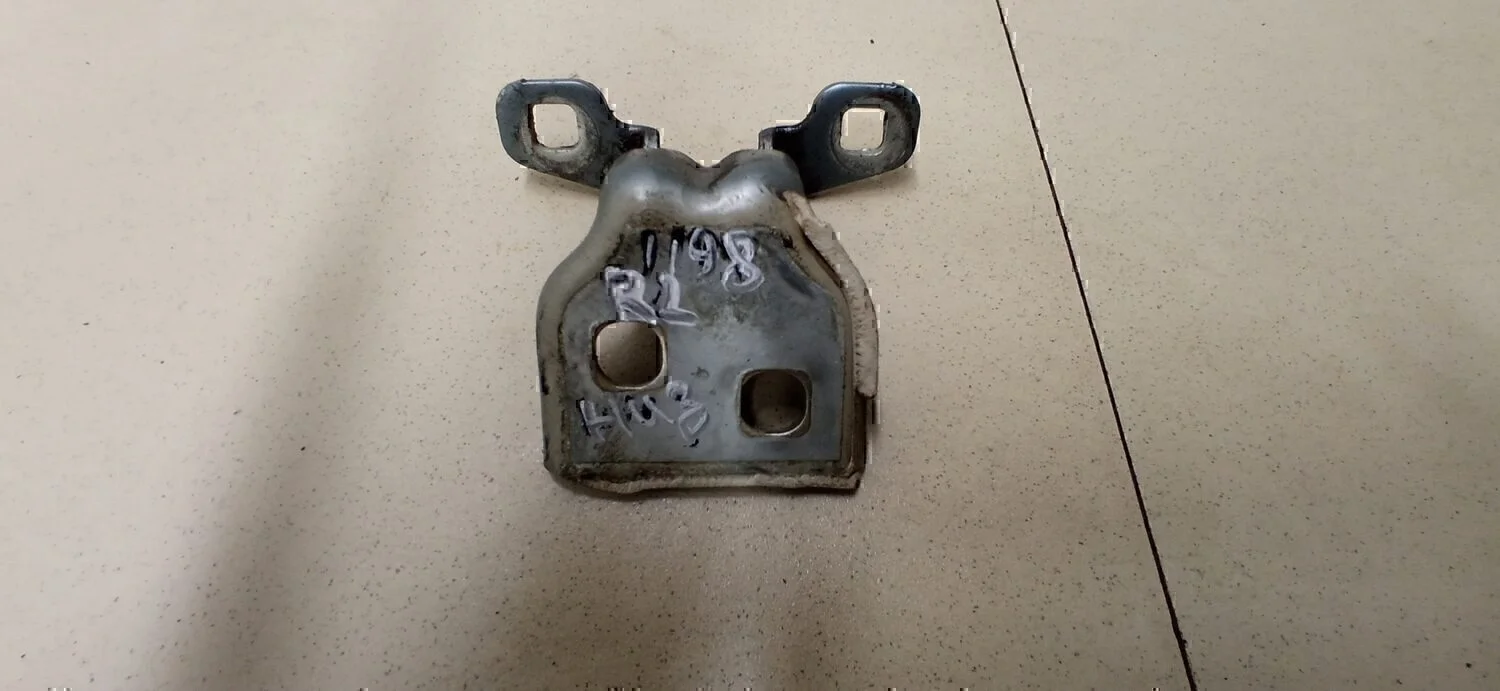 Петля двери задней левой нижняя Logan 2005-2014
