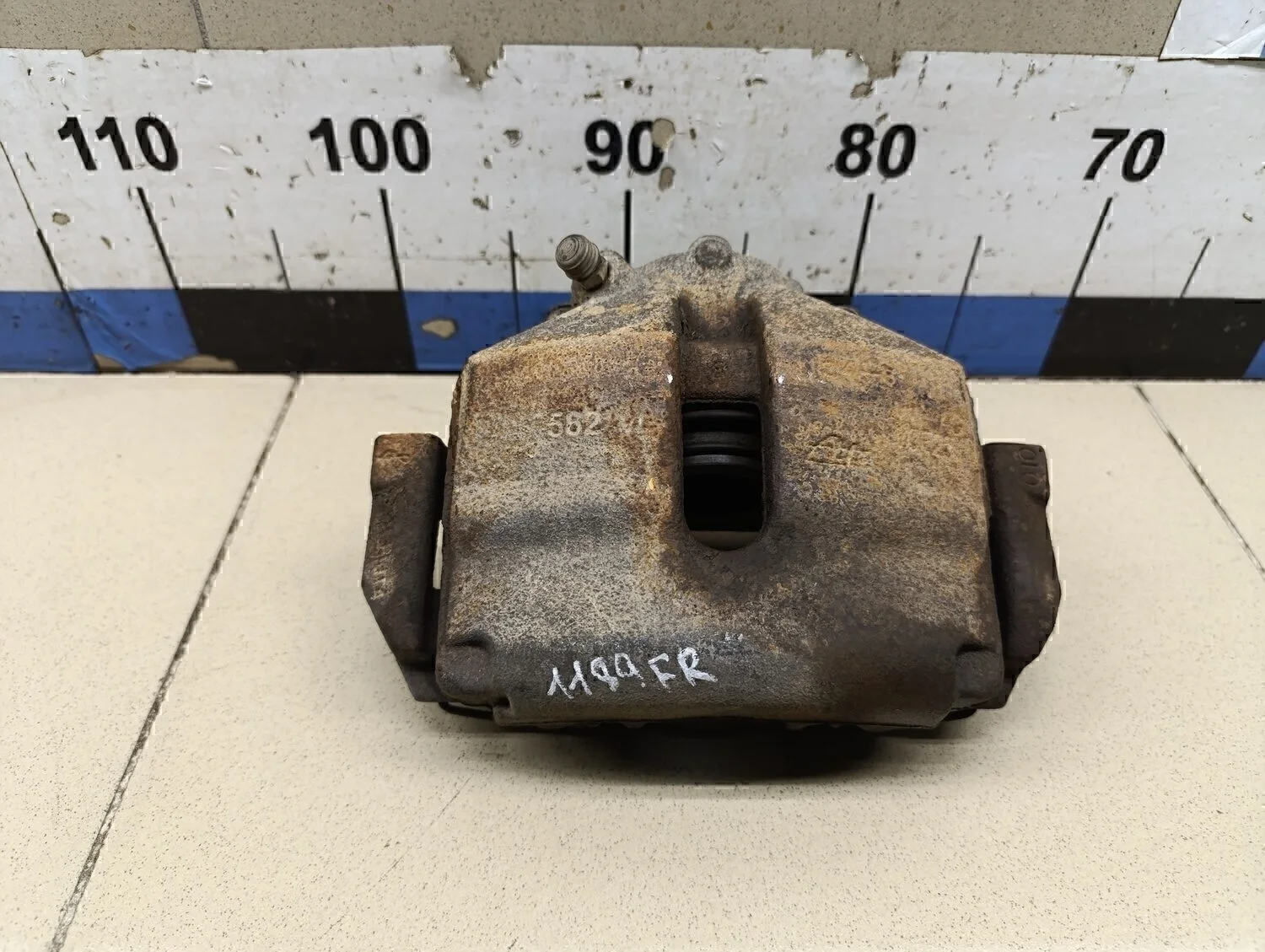 Суппорт передний правый Passat [B6] 2005-2010