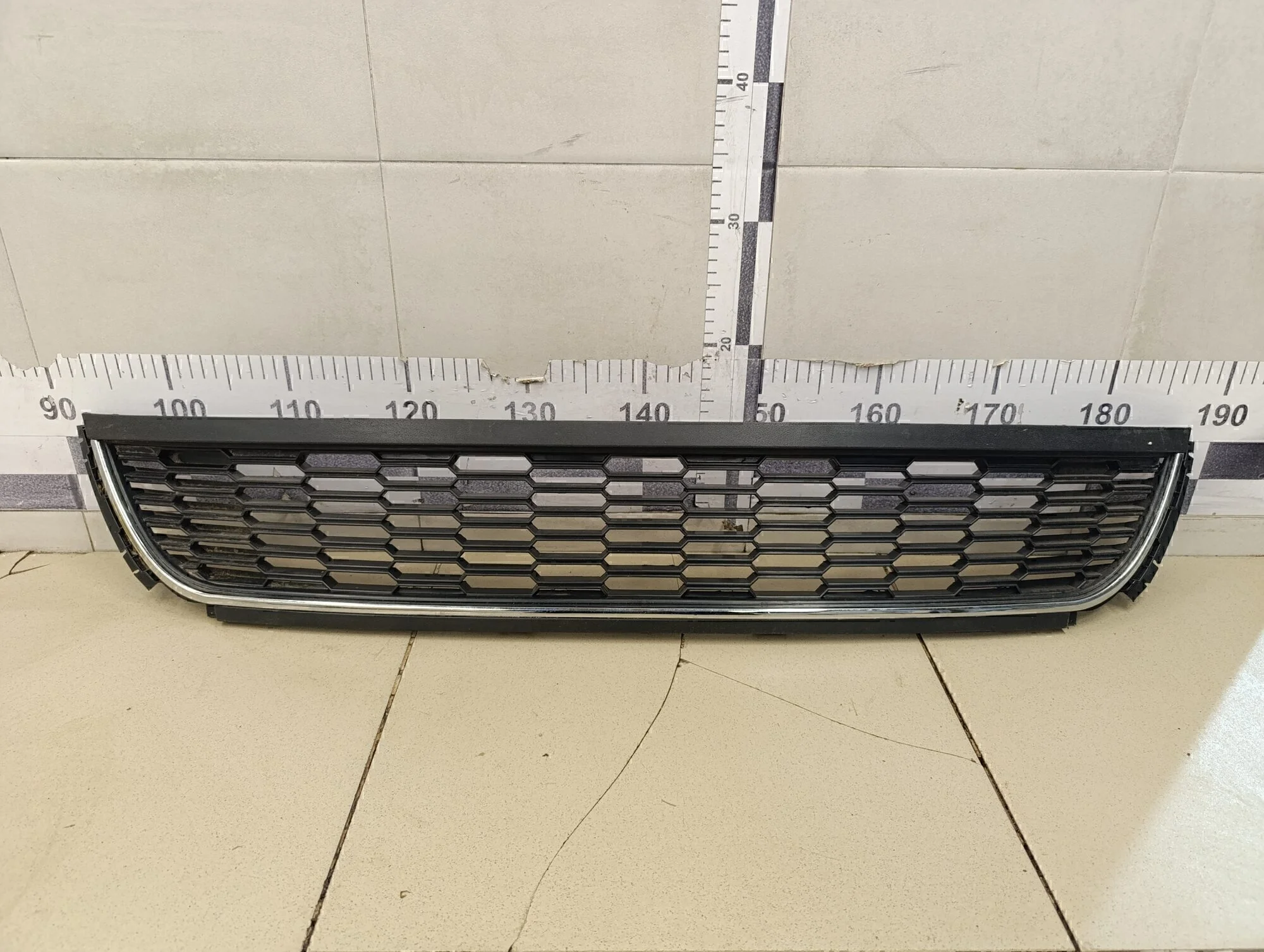 Решетка в бампер центральная Polo (HB) 2009>