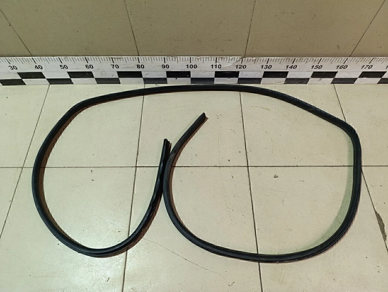 Уплотнитель двери Megane II 2002-2009