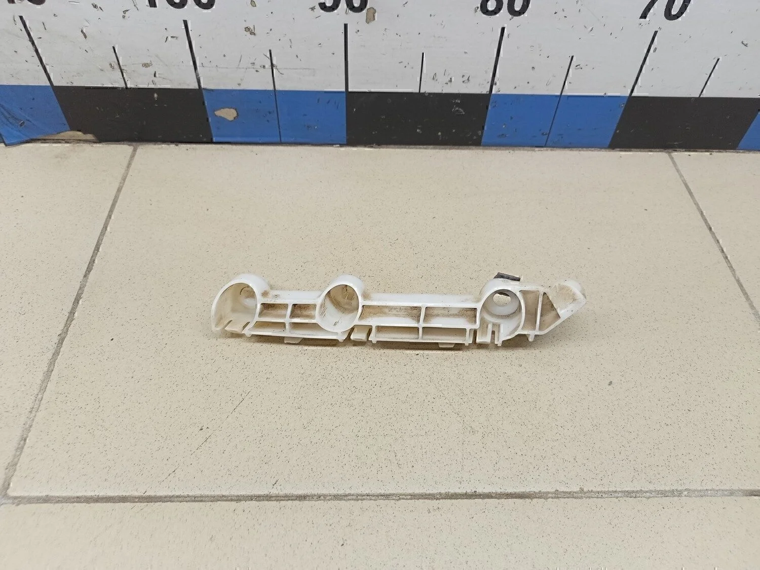 Кронштейн переднего бампера левый Outlander (GF) 2012>