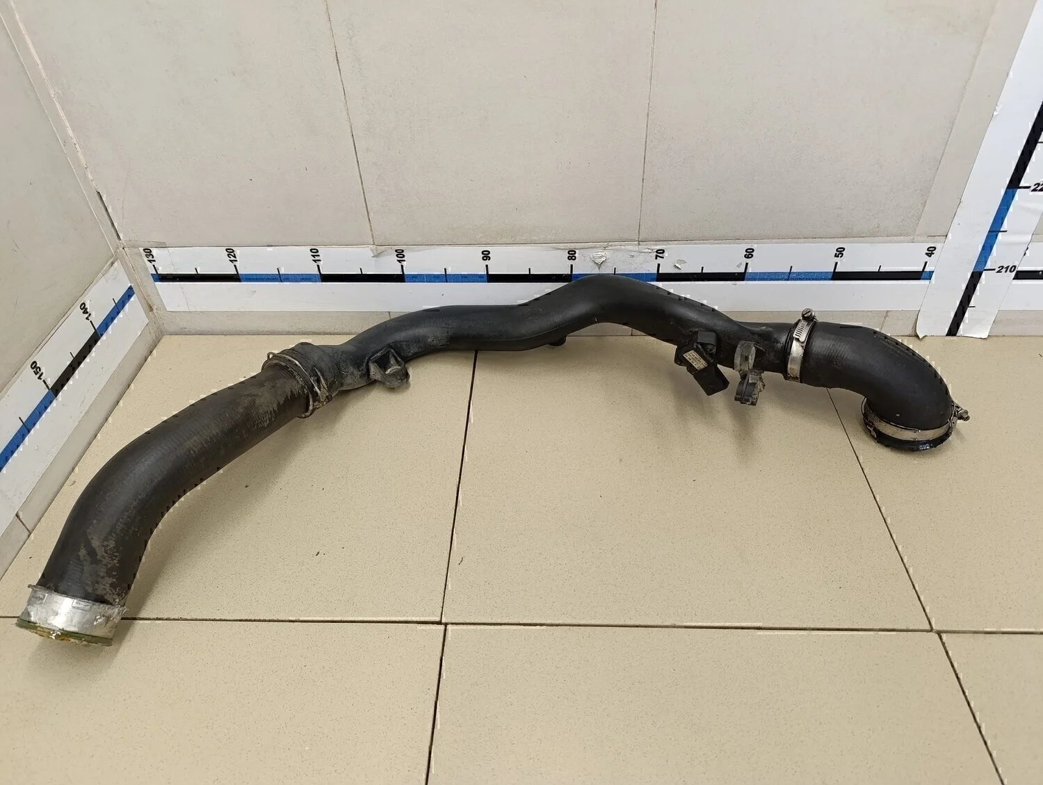 Патрубок интеркулера Scirocco 2008>