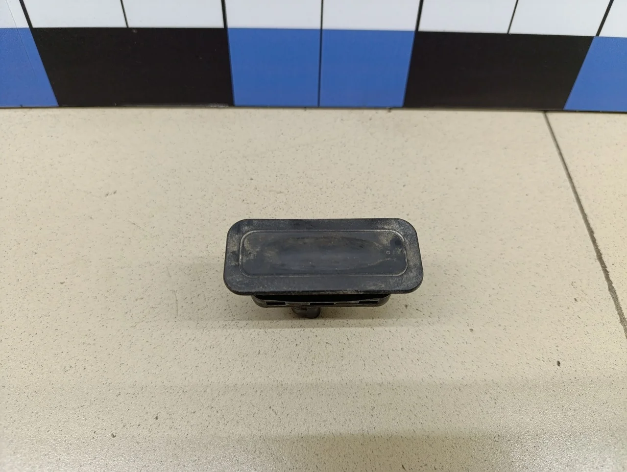 Кнопка открывания багажника Megane II 2002-2009