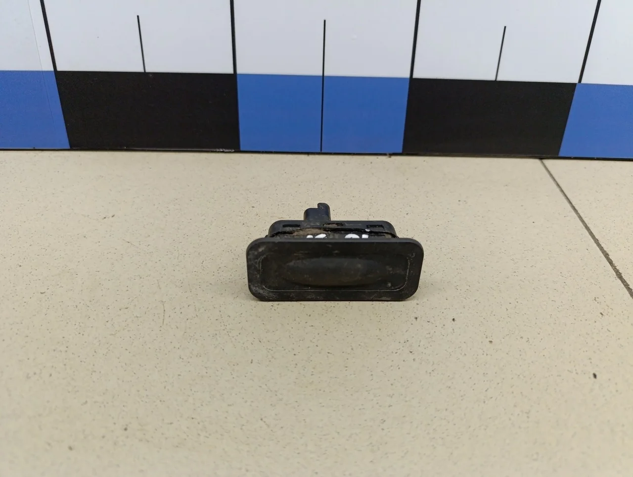 Кнопка открывания багажника Megane II 2002-2009