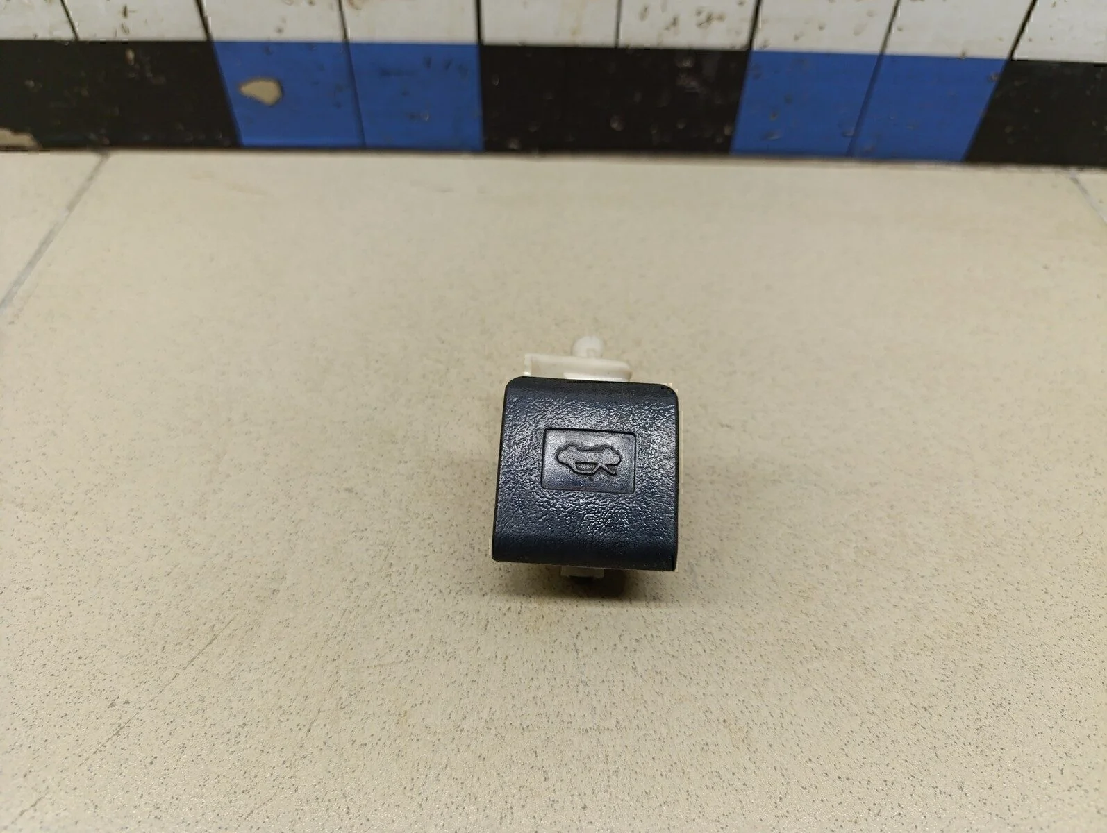 Ручка открывания капота Avensis II 2003-2008