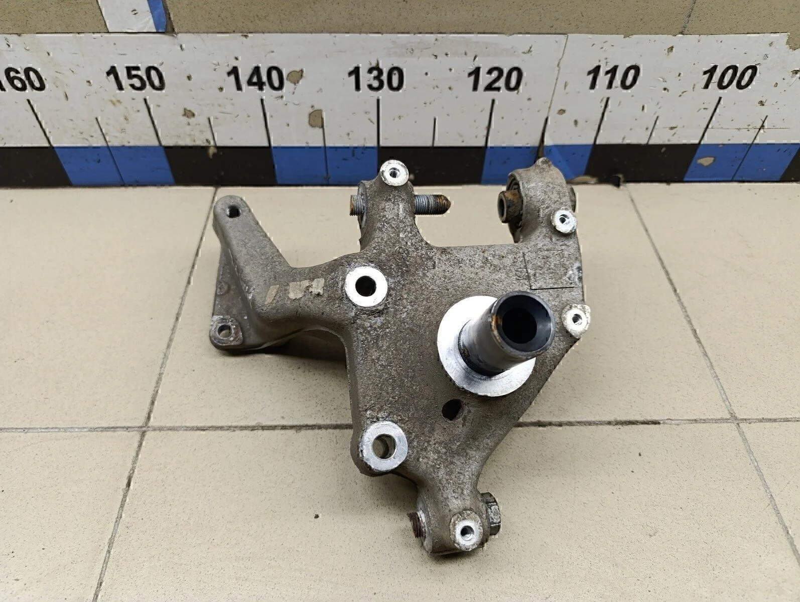 Кулак поворотный задний правый Passat [B6] 2005-2010