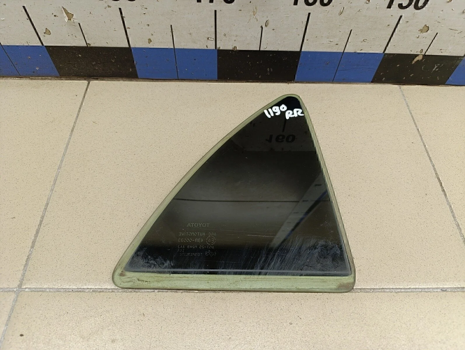 Стекло двери задней правой (форточка) Corolla E15 2006-2013