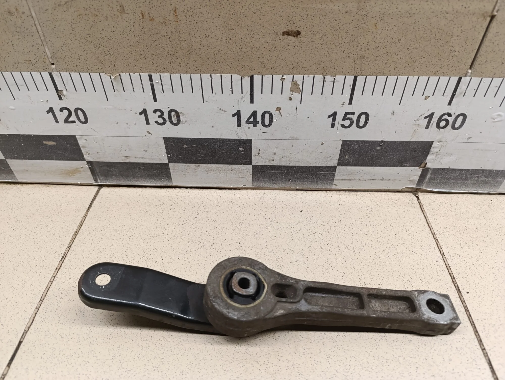 Опора двигателя задняя Yeti 2009>