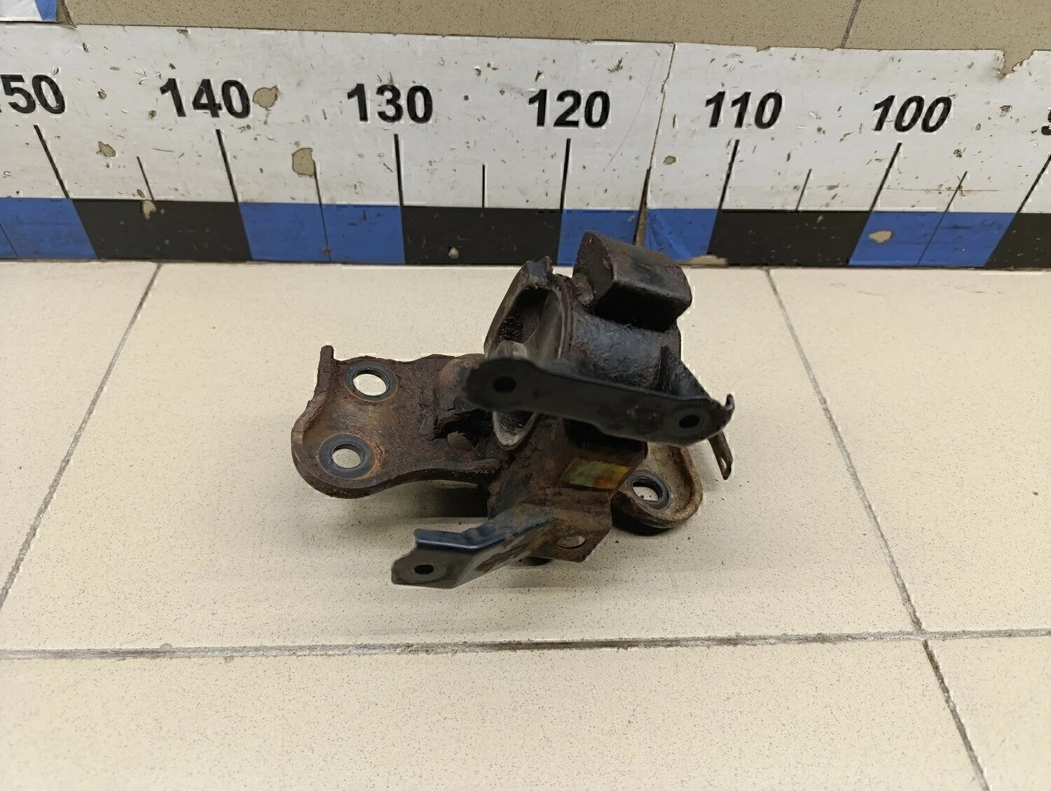 Опора КПП левая Corolla E15 2006-2013