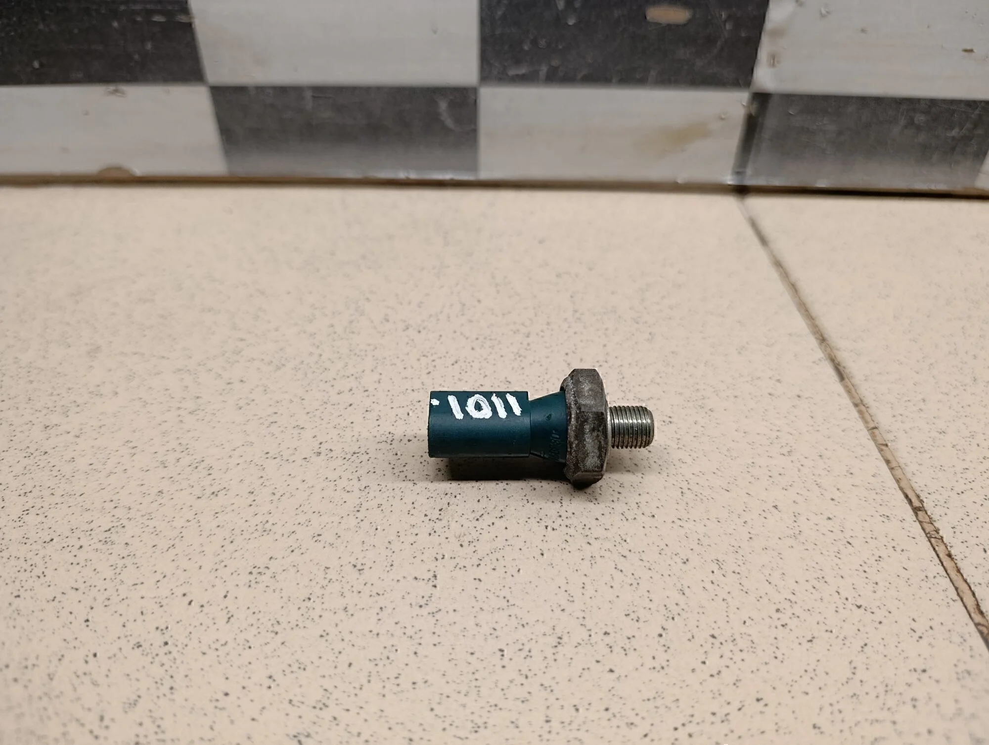 Датчик давления масла Golf VI 2009-2012