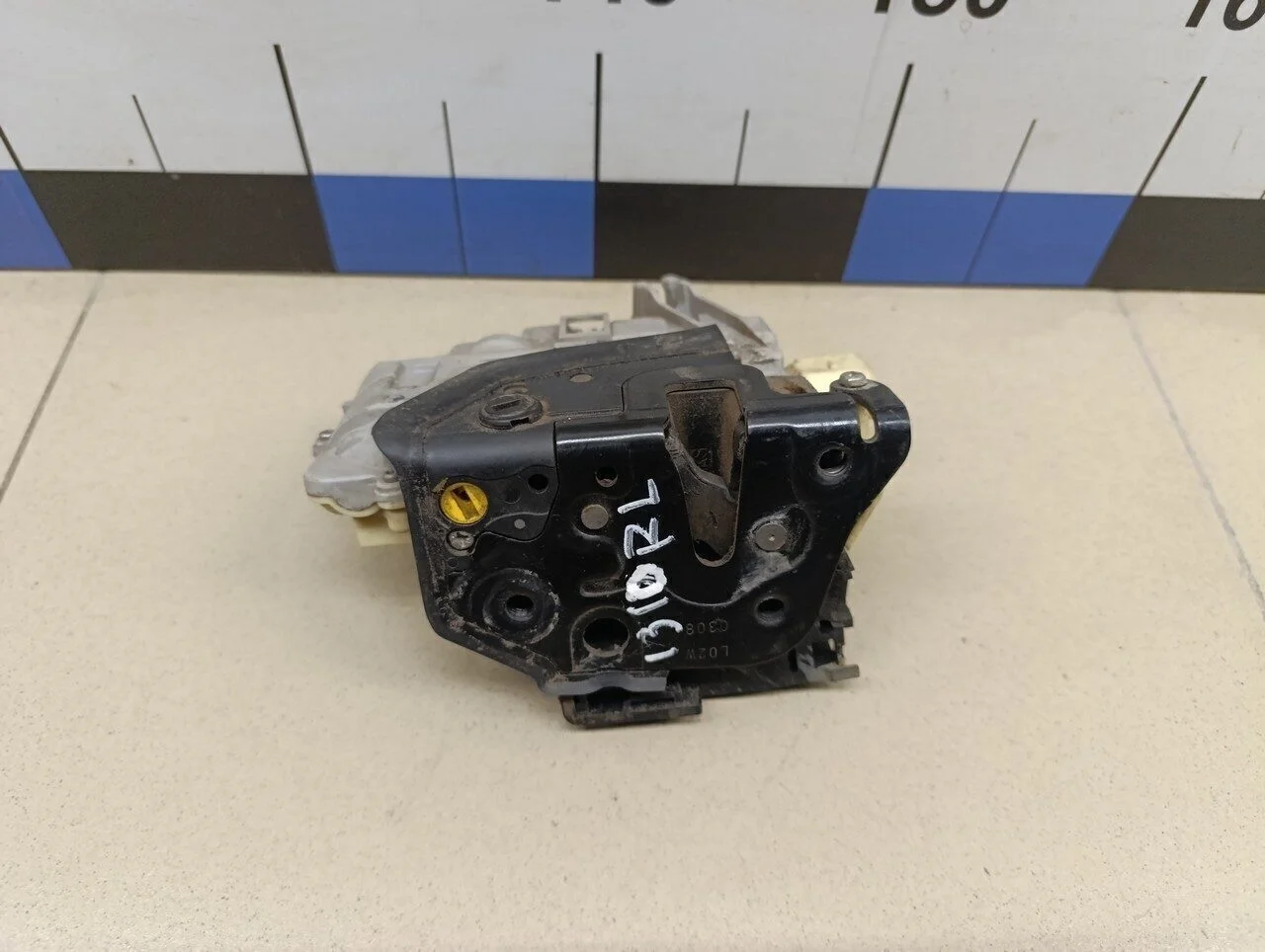 Замок двери задней левой Passat [B6] 2005-2010