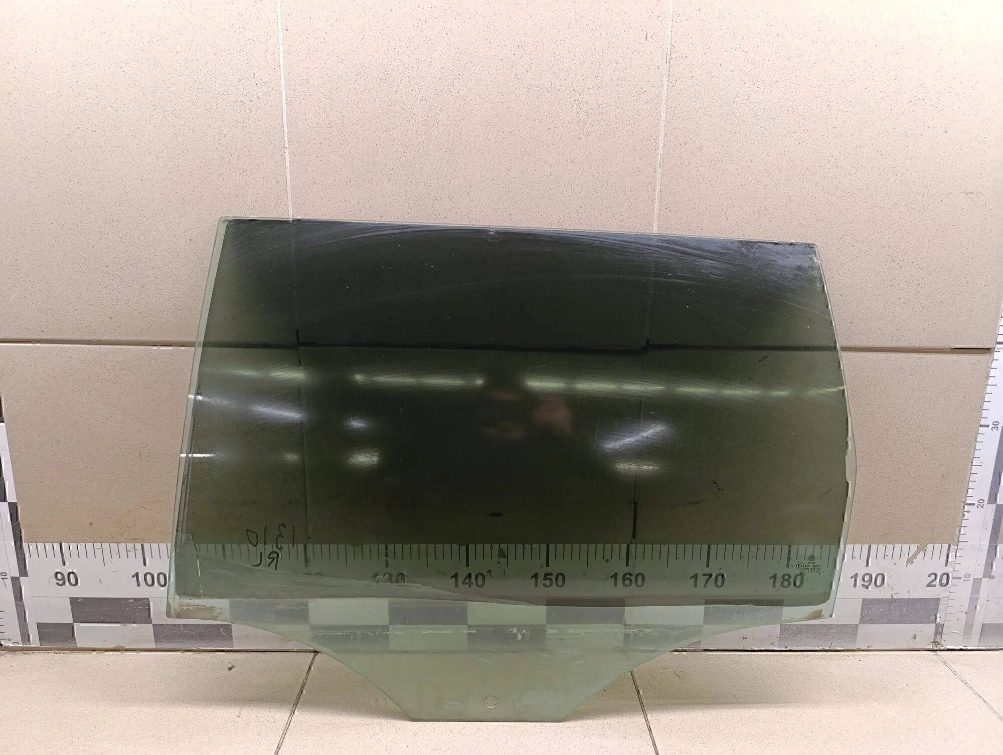 Стекло двери задней левой Passat [B6] 2005-2010