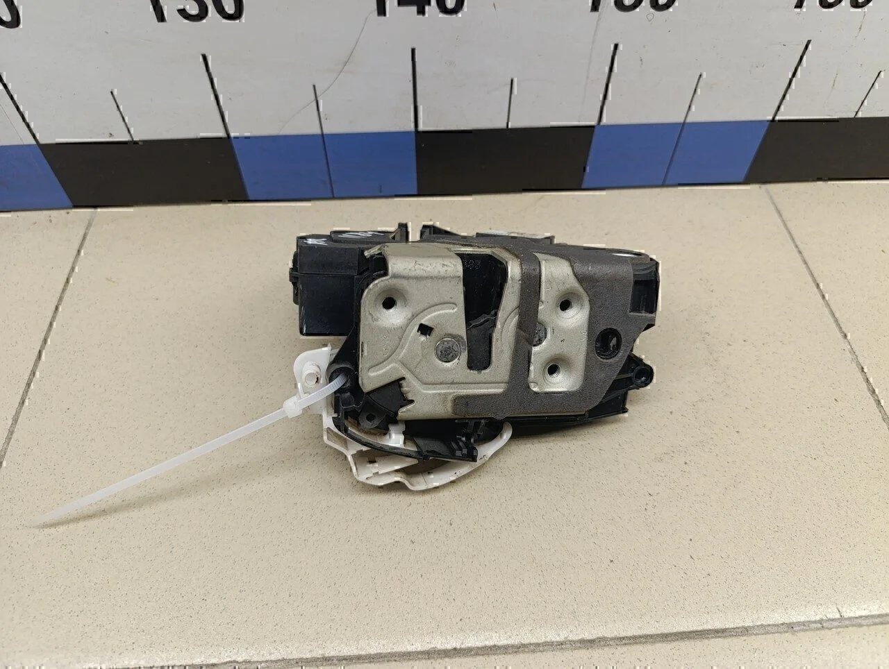 Замок двери задней правой Focus III 2011>