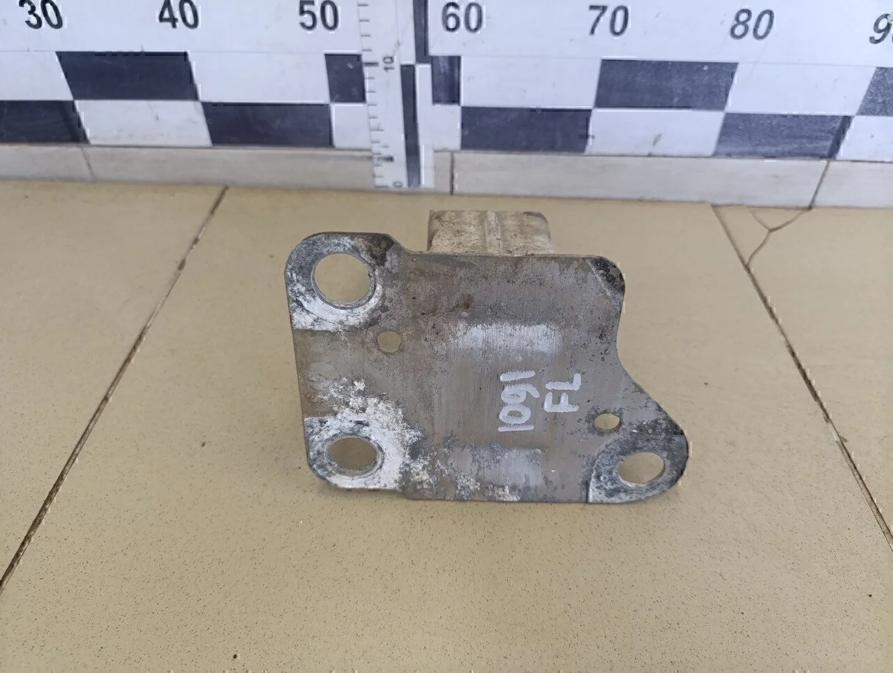 Кронштейн усилителя переднего бампера левый Megane II 2002-2009