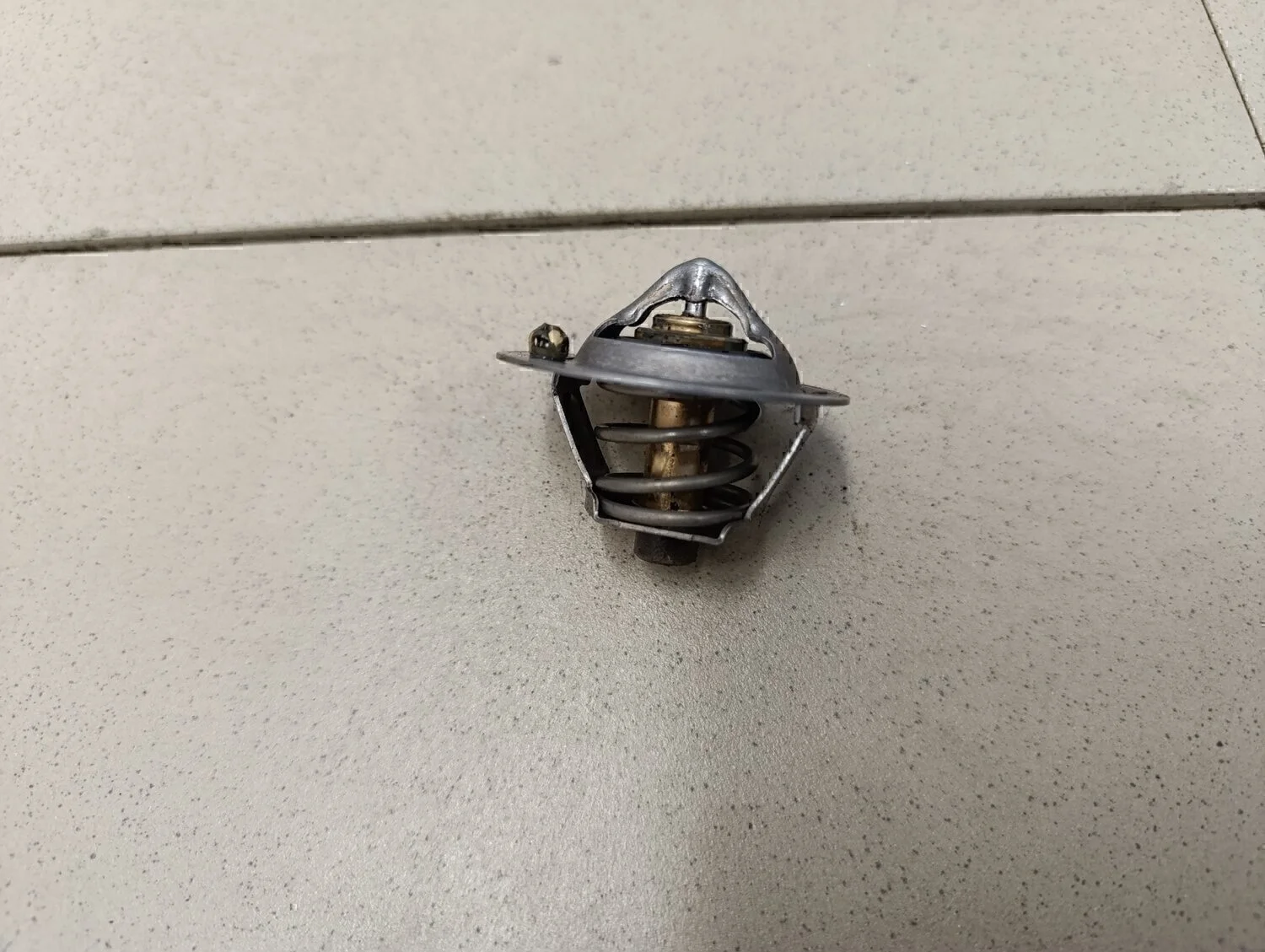 Термостат Fiesta 1995-2000