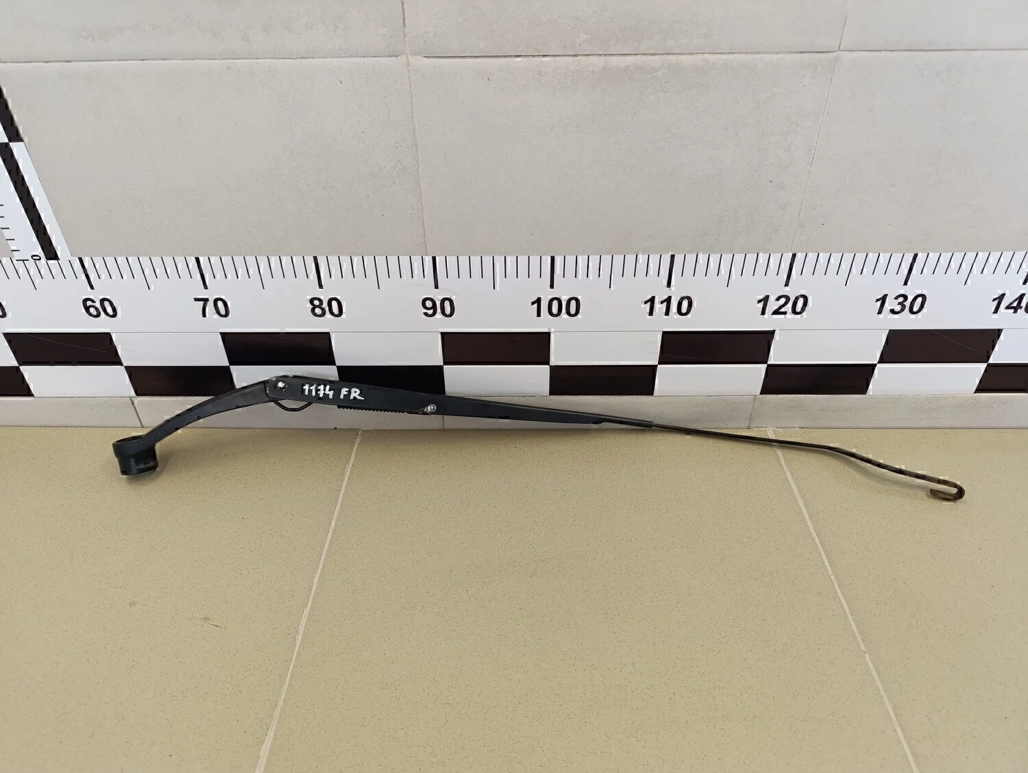 Поводок стеклоочистителя передний правый Solaris 2010-2017