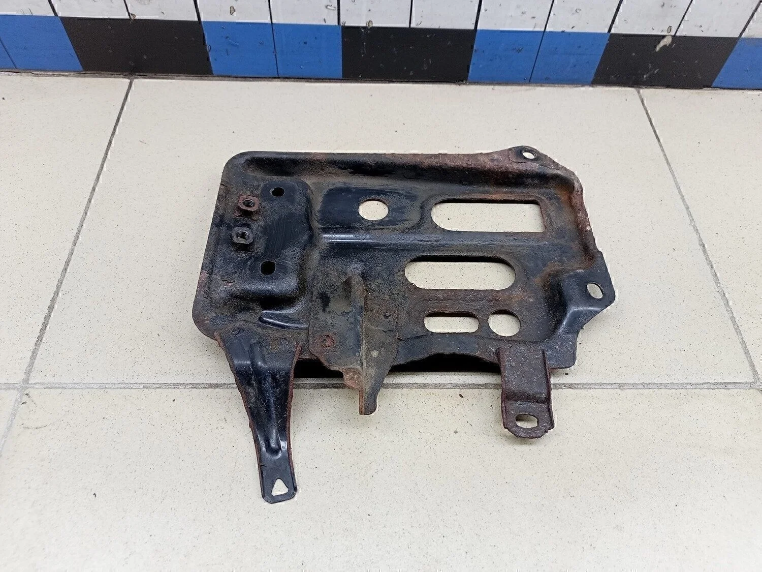 Крепление АКБ (корпус/подставка) Corolla E15 2006-2013