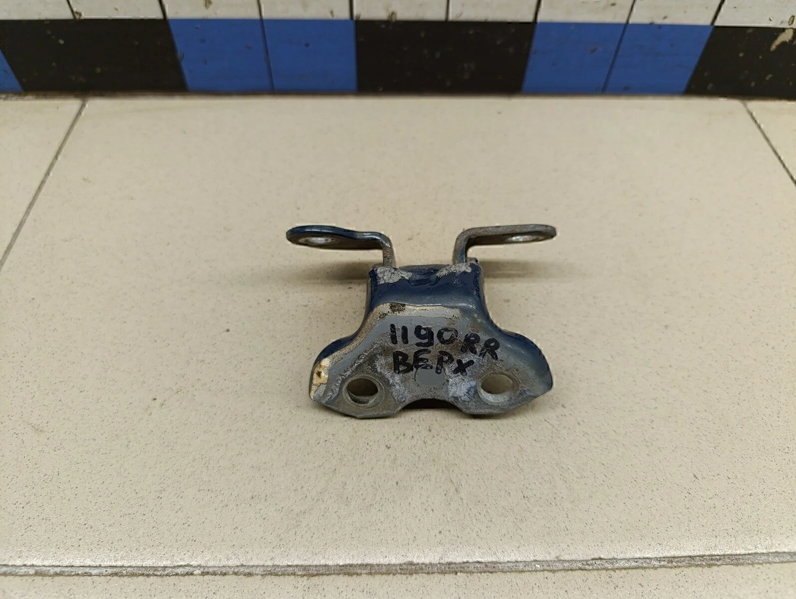 Петля двери задней правой верхняя Avensis II 2003-2008