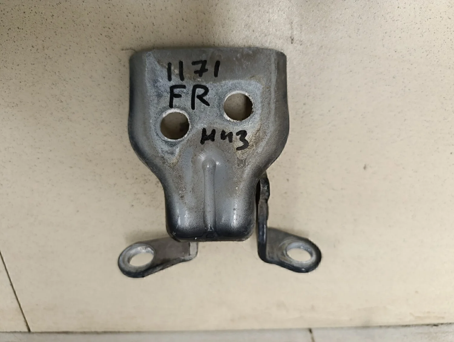 Петля двери передней правой нижняя Fusion 2002-2012