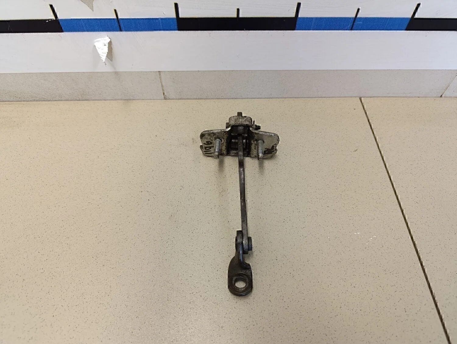 Ограничитель двери Logan 2005-2014