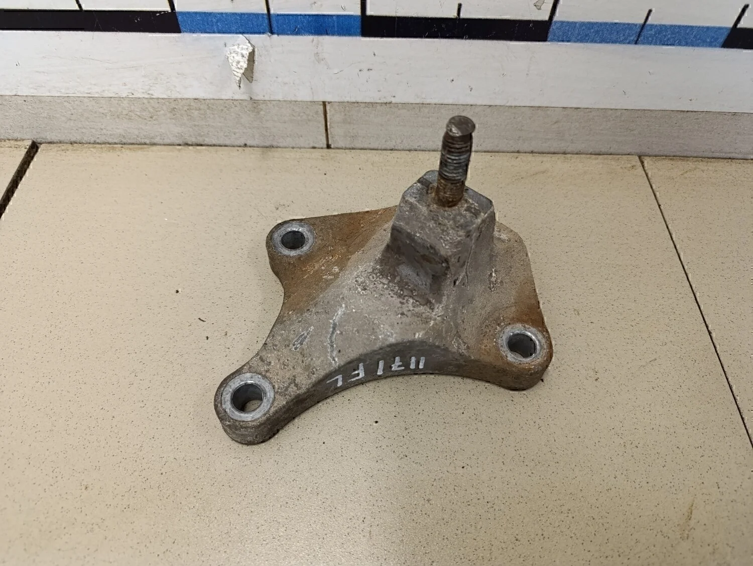 Кронштейн КПП Fusion 2002-2012