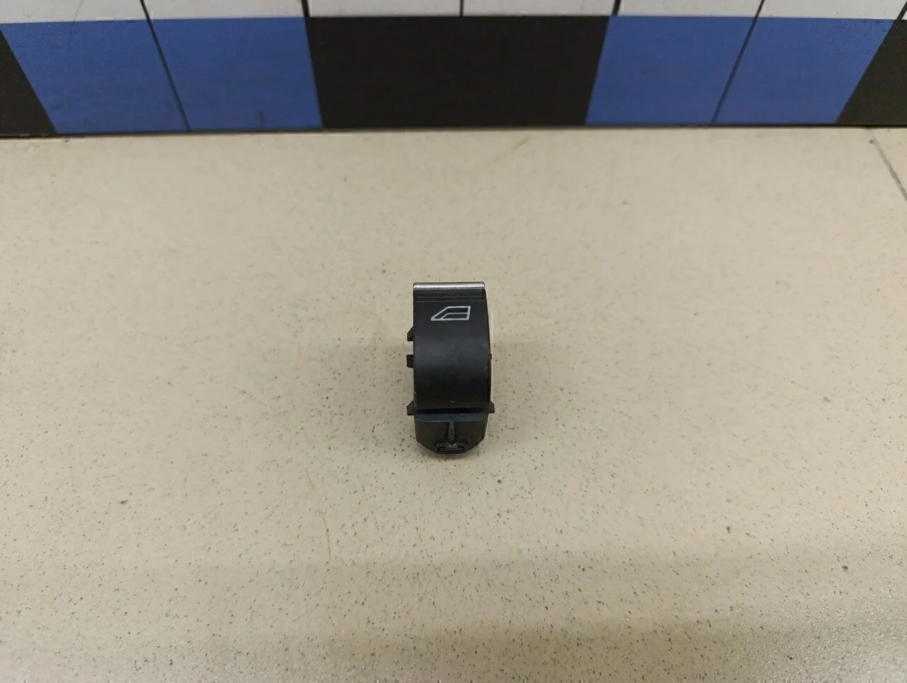 Кнопка стеклоподъемника Focus III 2011>