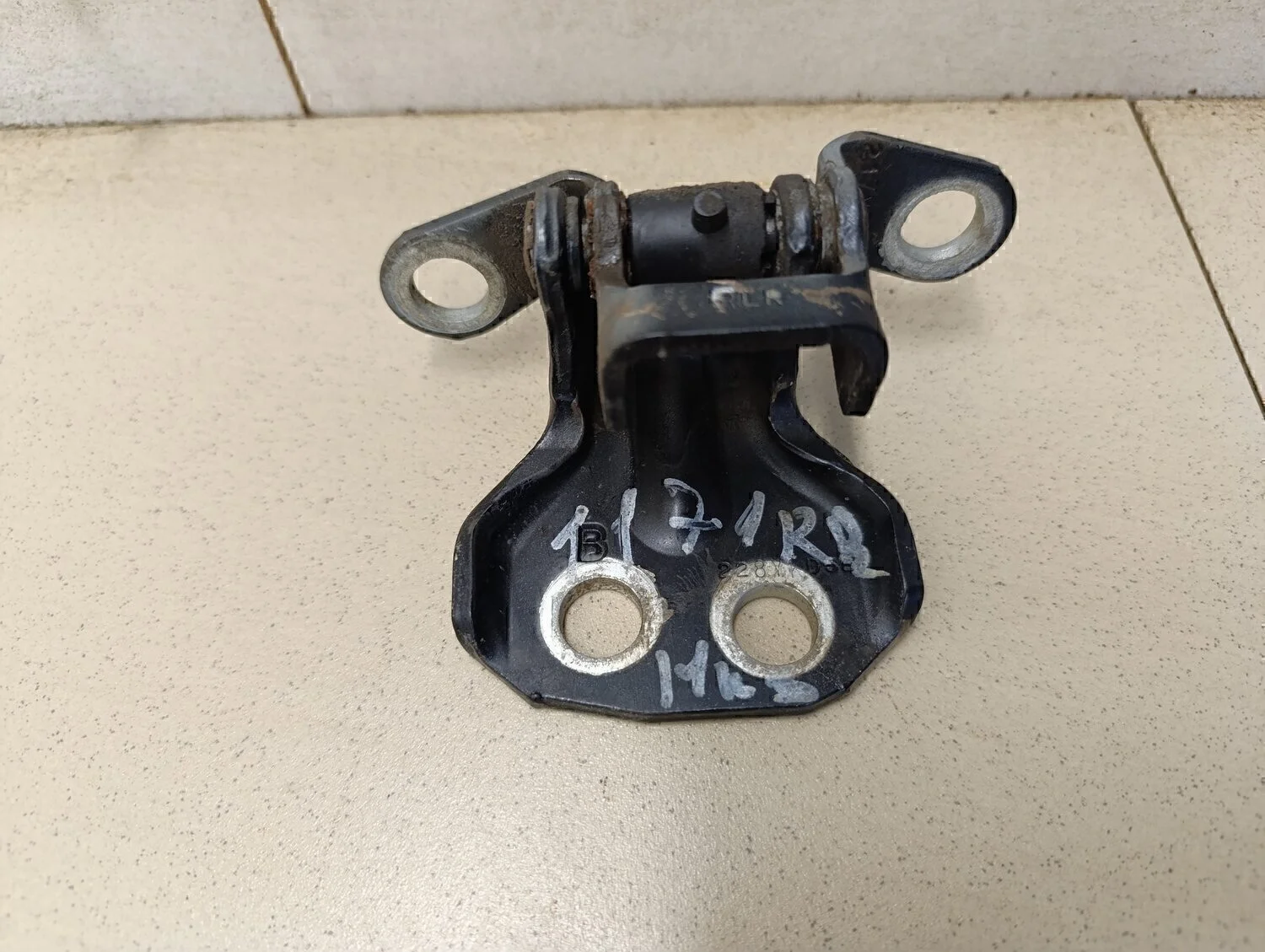 Петля двери задней правой нижняя Fusion 2002-2012