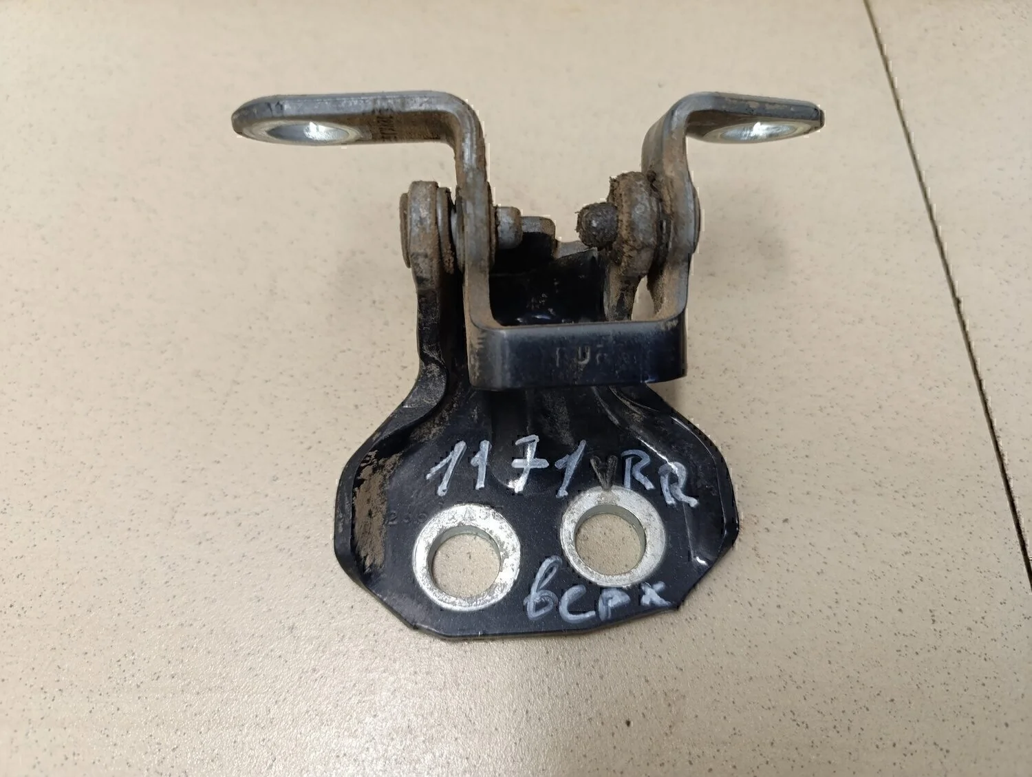 Петля двери задней правой верхняя Fusion 2002-2012