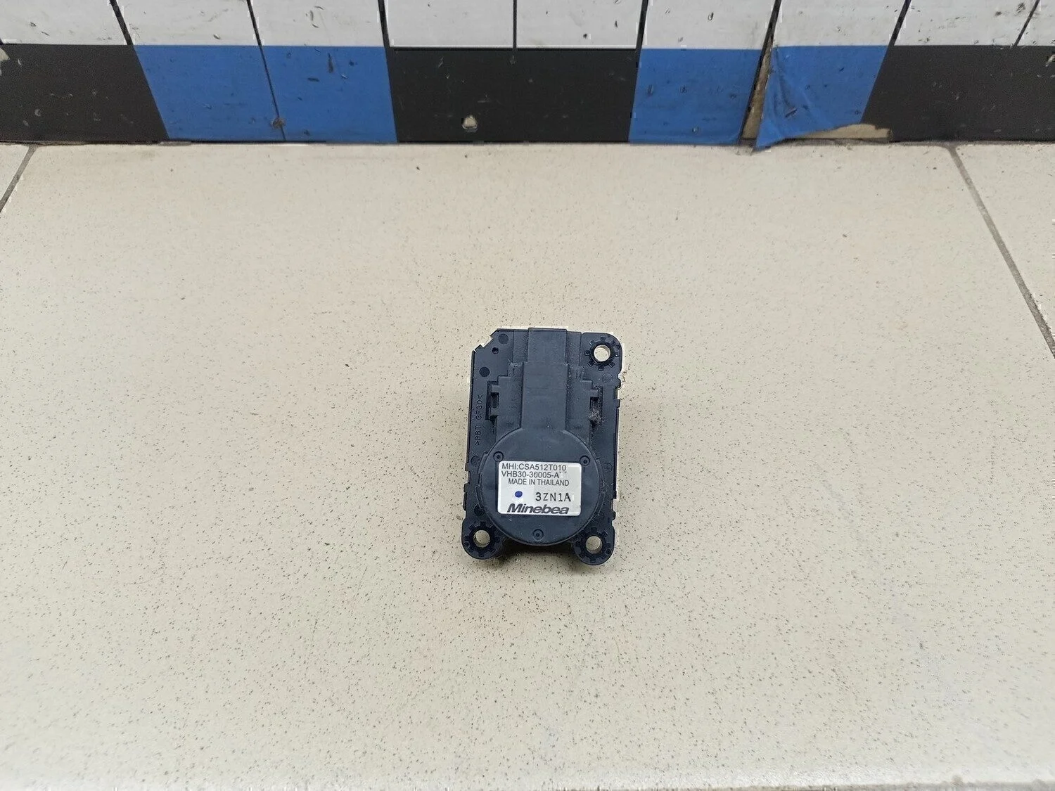 Моторчик заслонки отопителя RIO 2000-2004