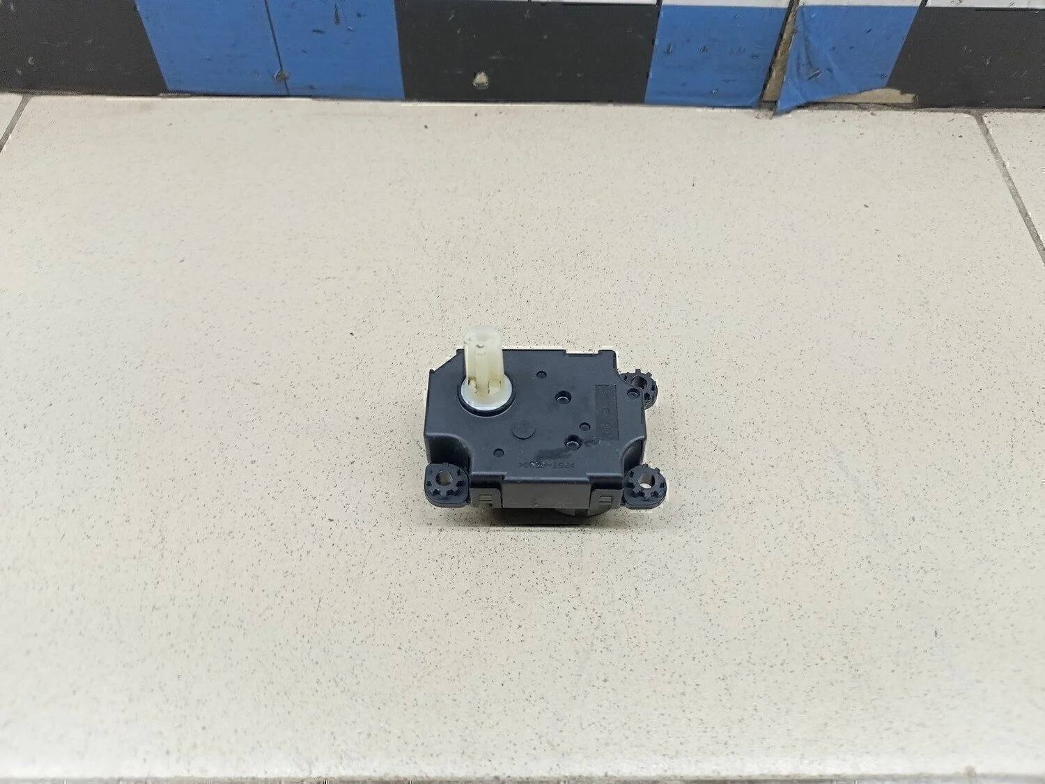 Моторчик заслонки отопителя RIO 2000-2004