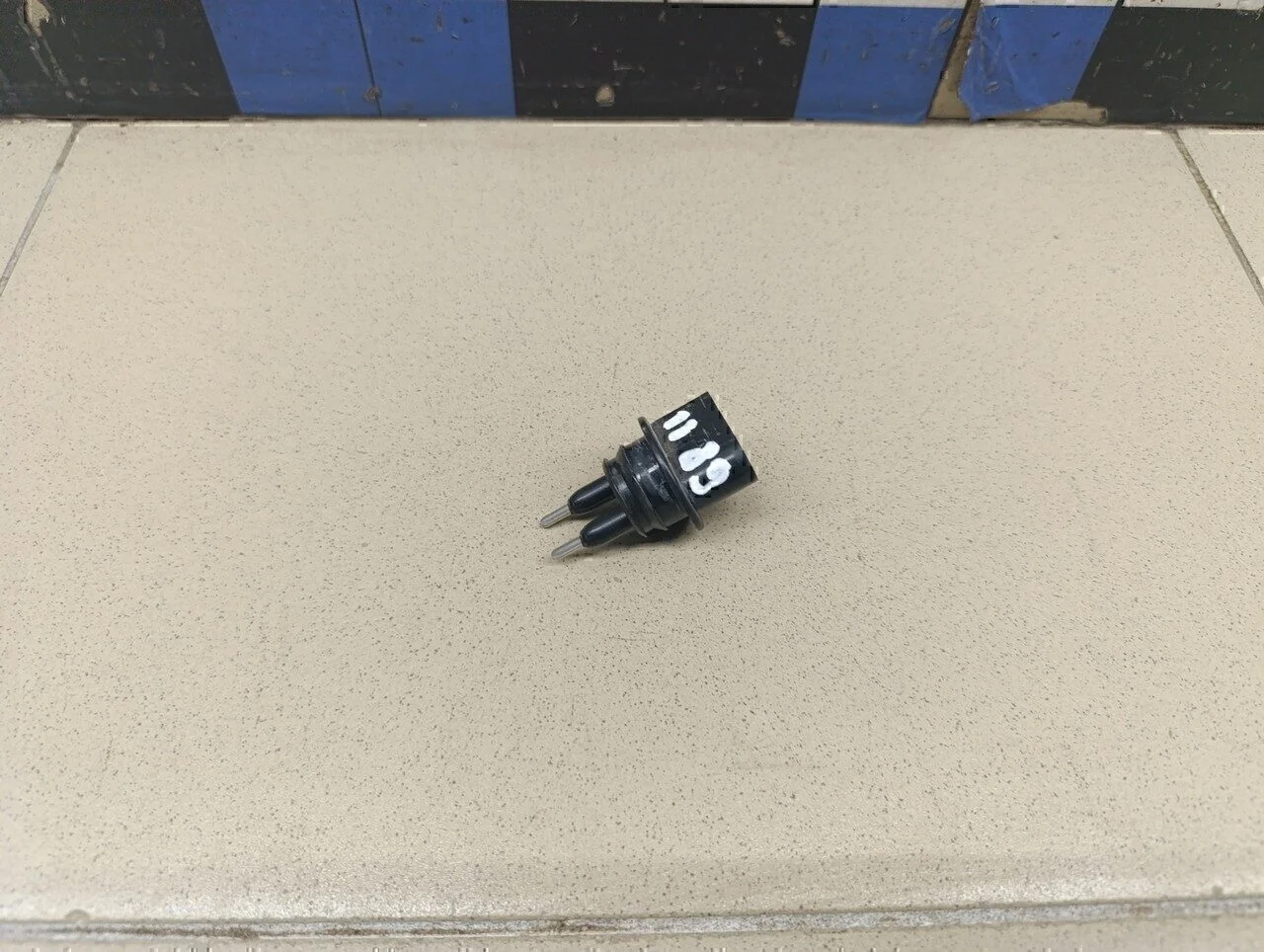 Датчик уровня в бачок омывателя A3 (8L1) 1996-2003