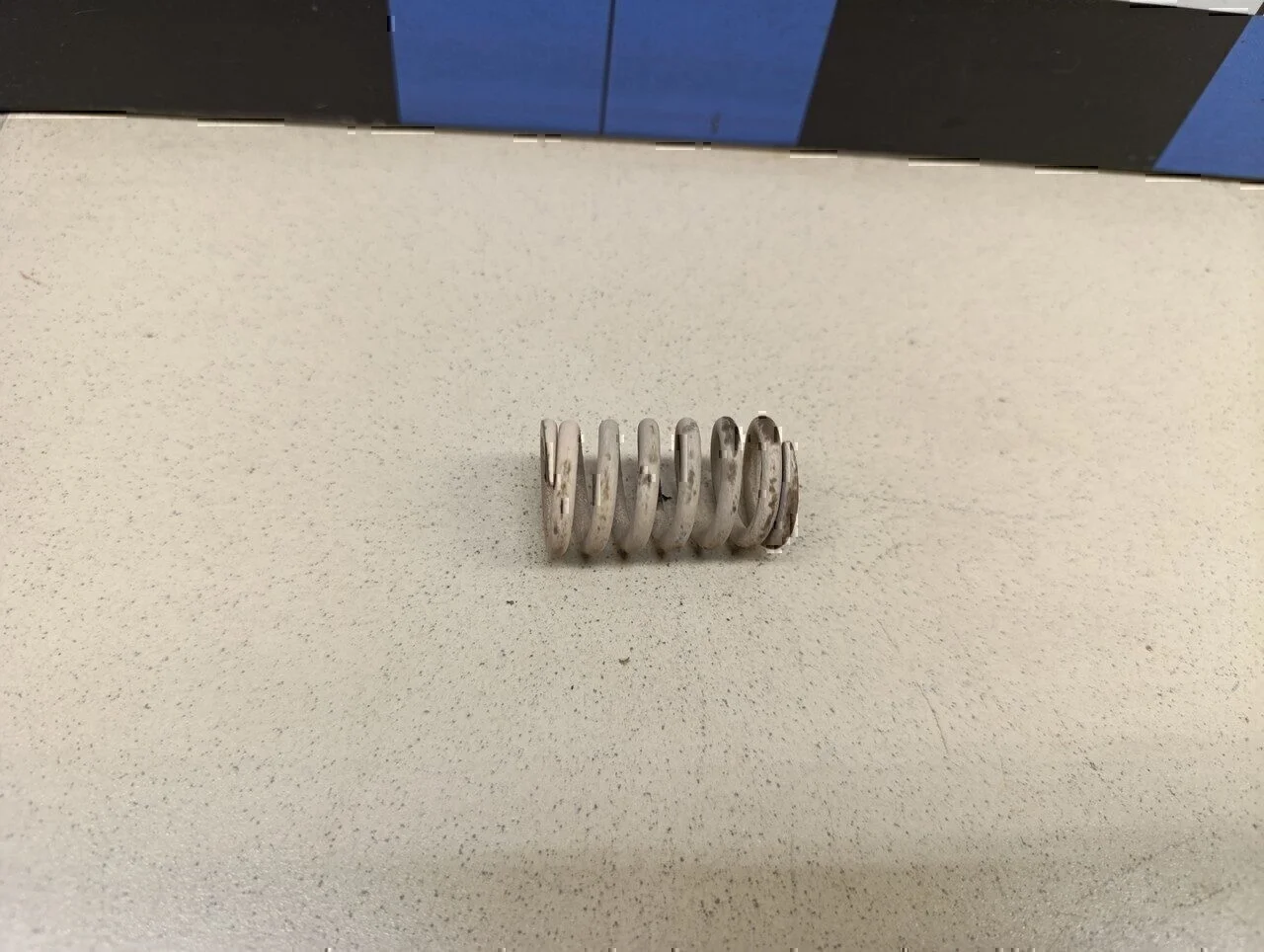 Пружина крепления глушителя Avensis II 2003-2008