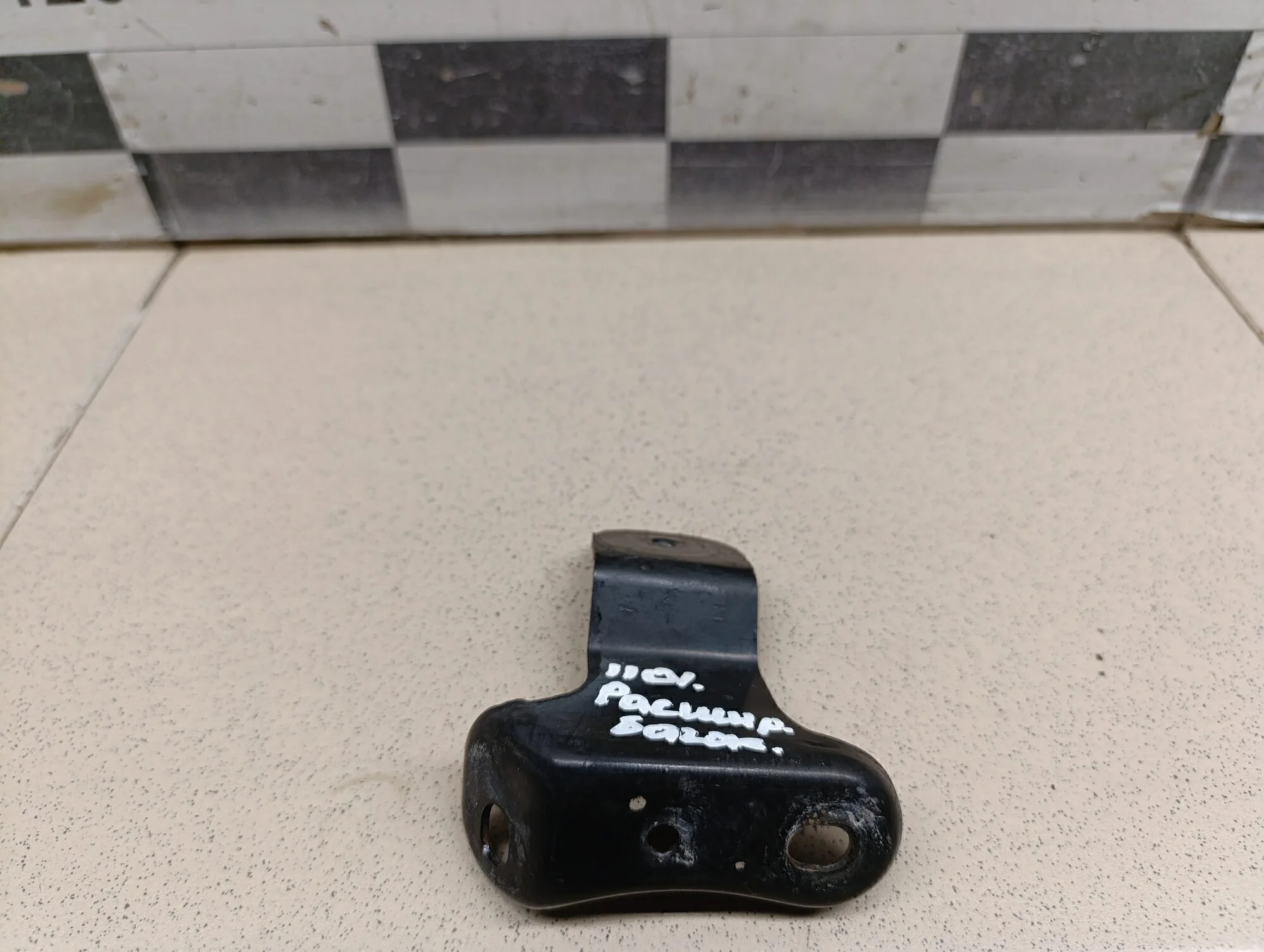 Кронштейн двигателя правый Passat [B6] 2005-2010